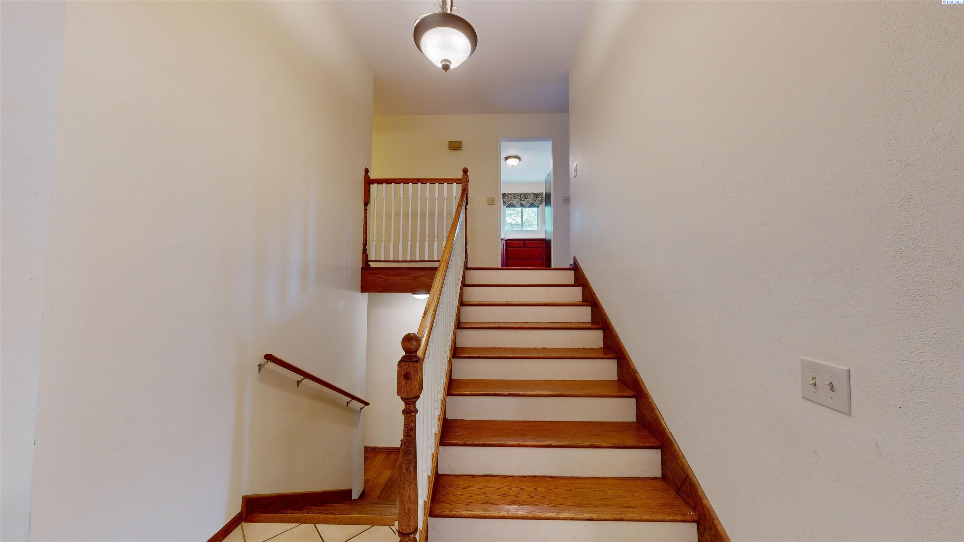 890 SE Edge Knoll