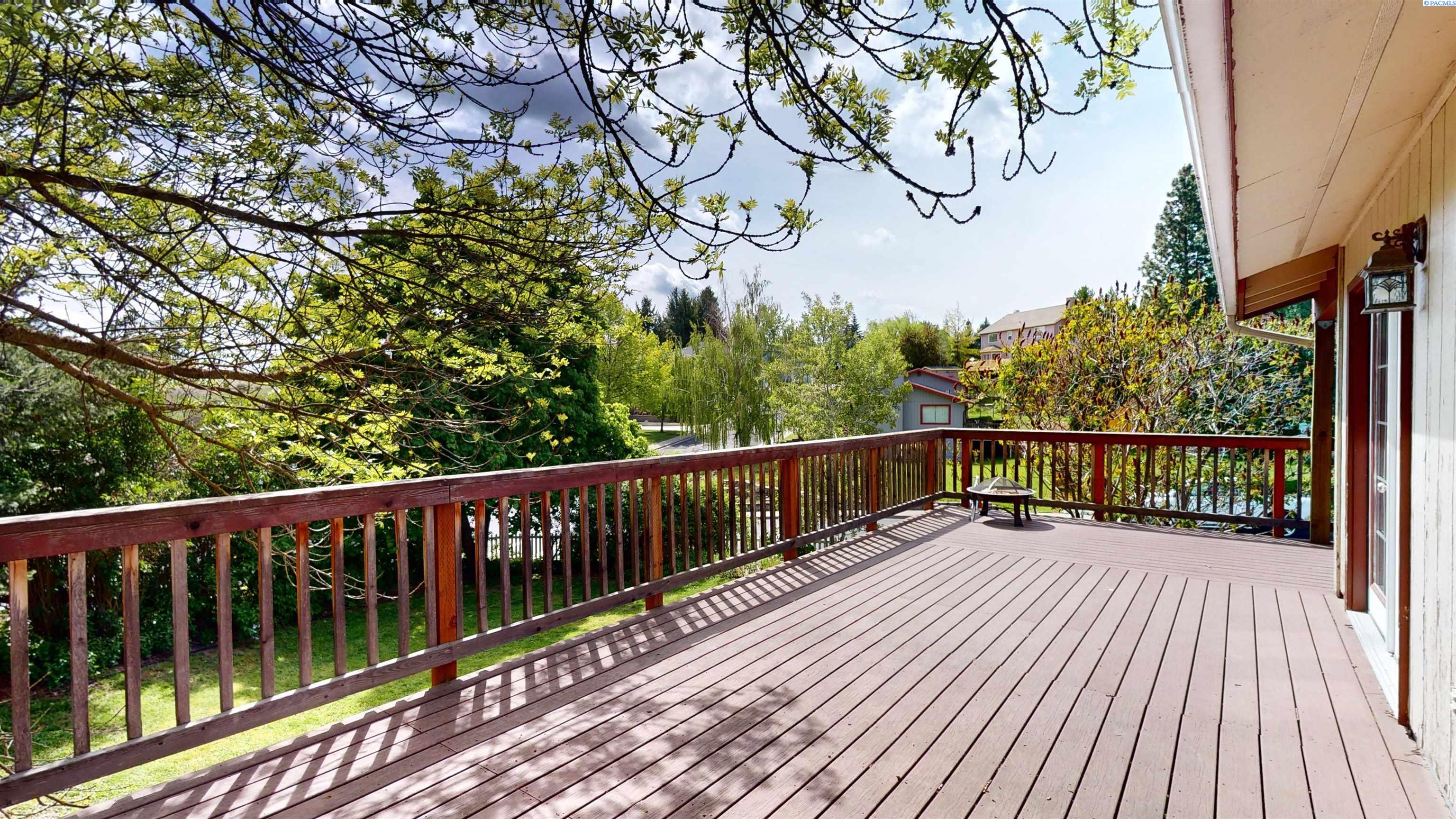 890 SE Edge Knoll