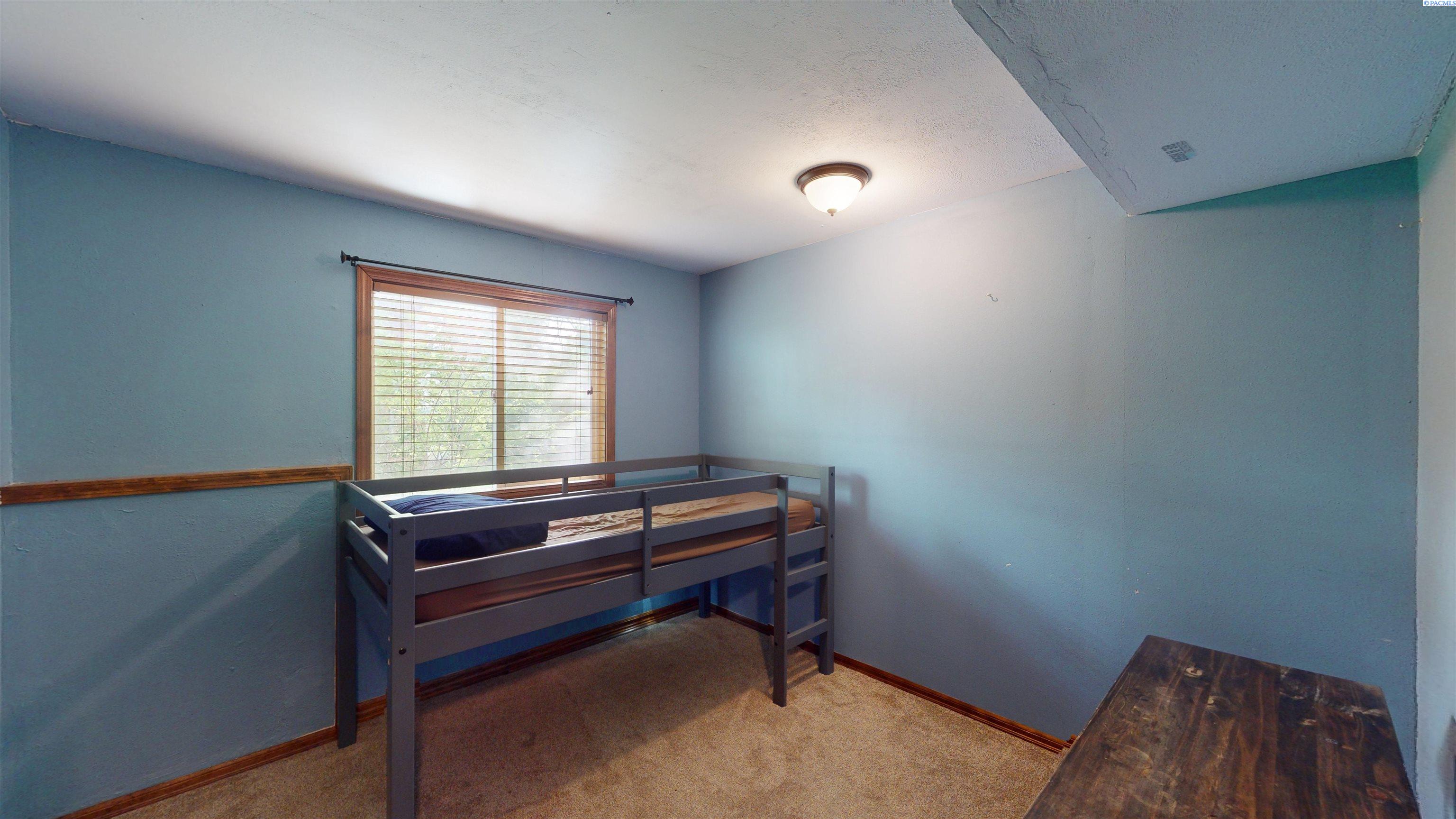 890 SE Edge Knoll