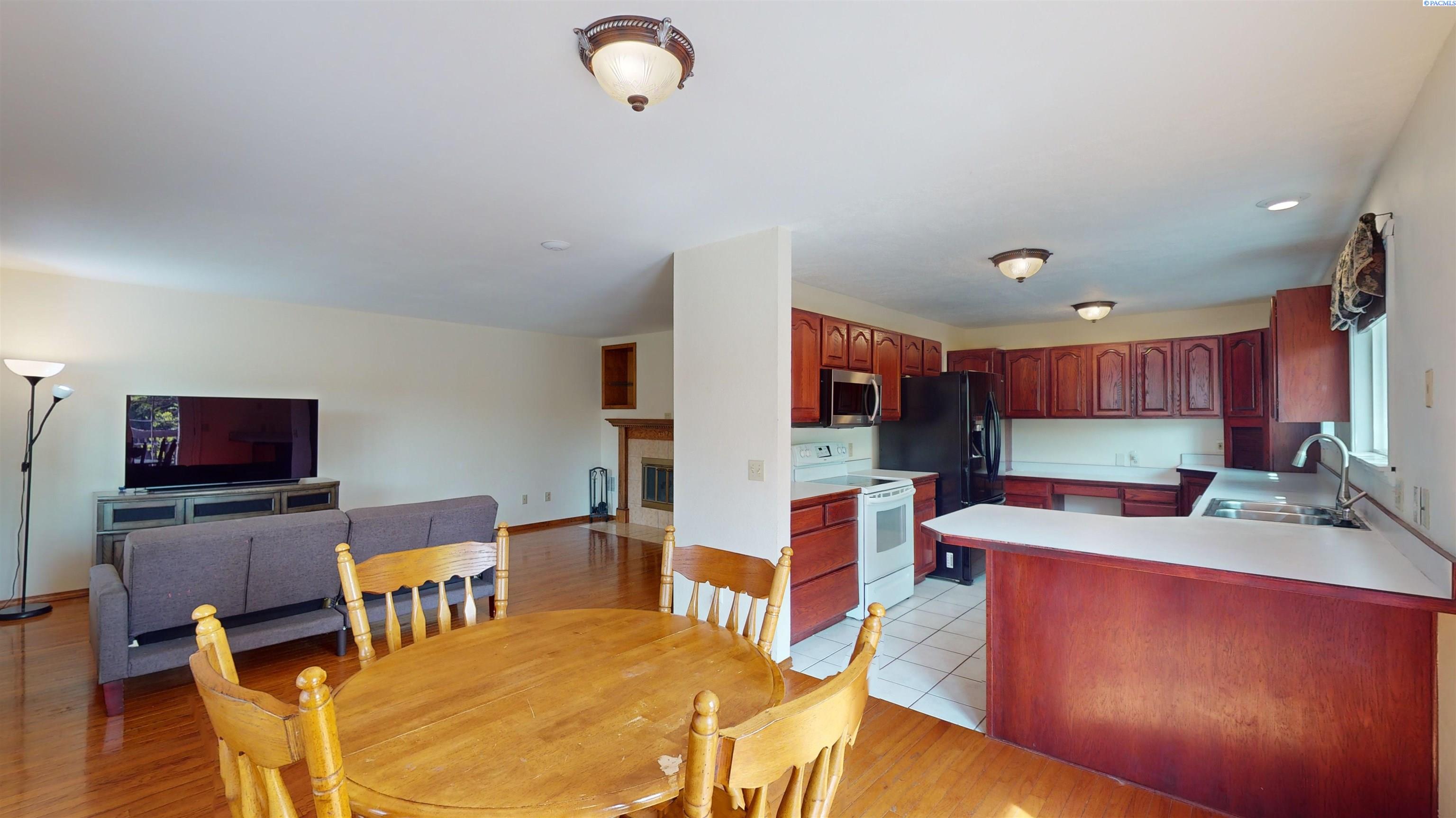 890 SE Edge Knoll