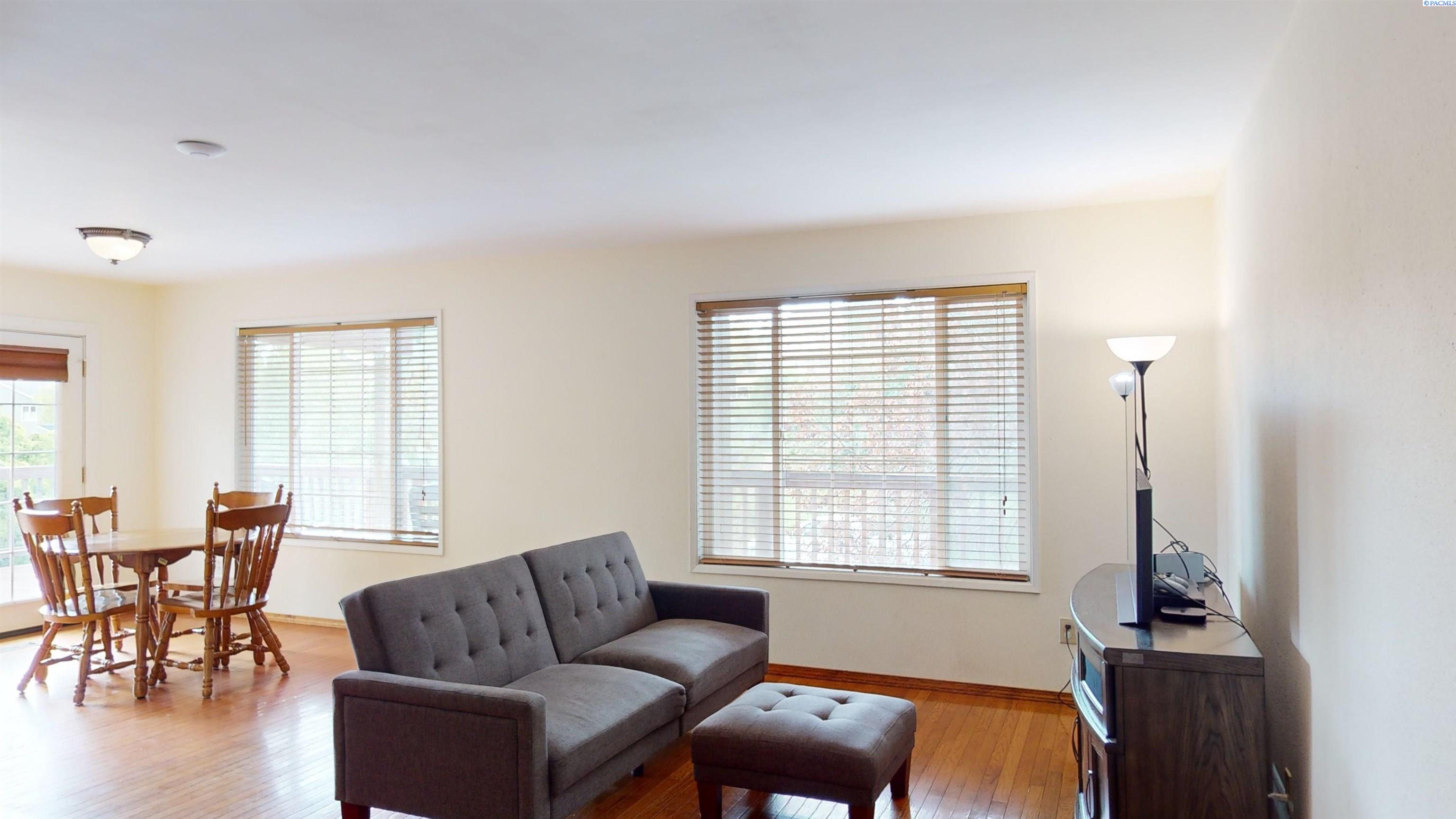 890 SE Edge Knoll