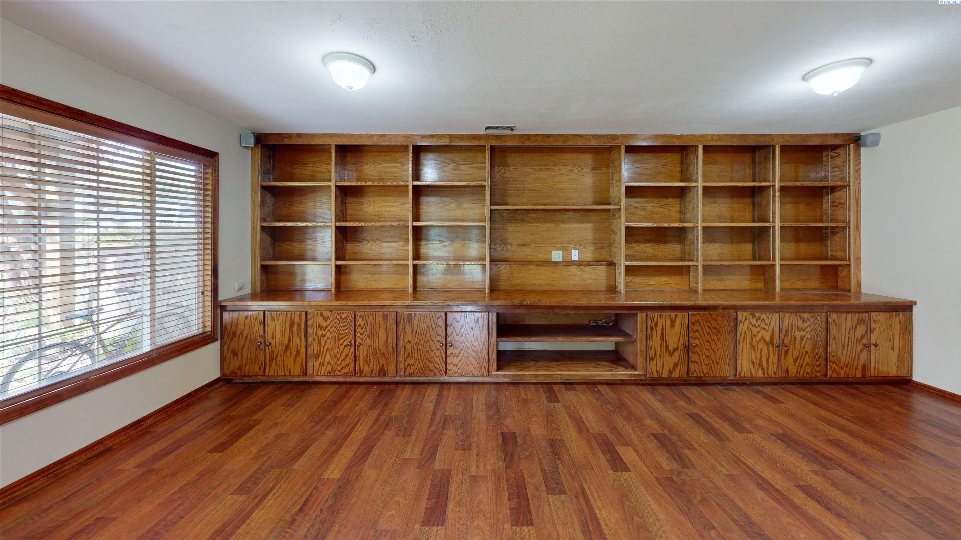 890 SE Edge Knoll