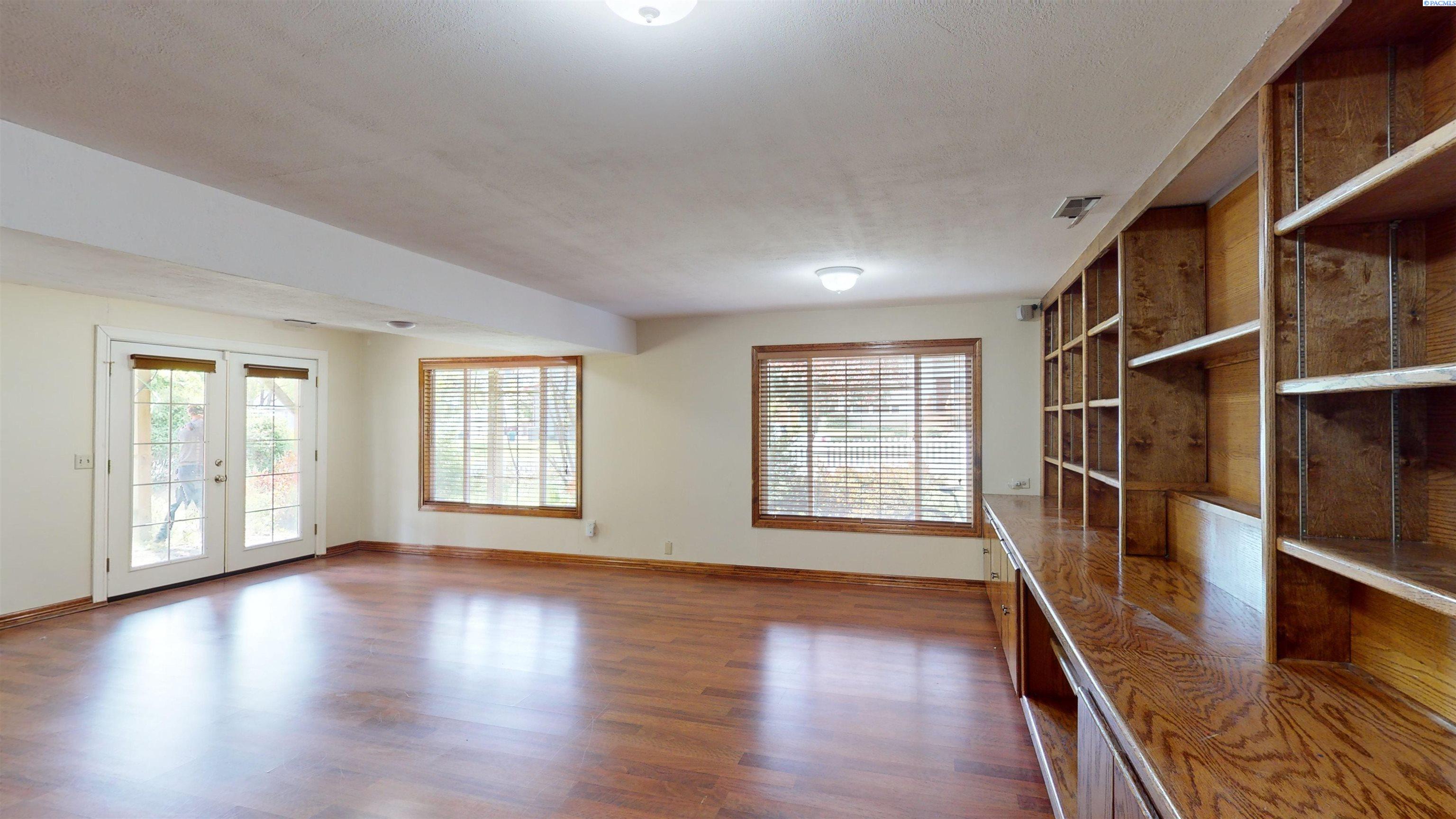 890 SE Edge Knoll