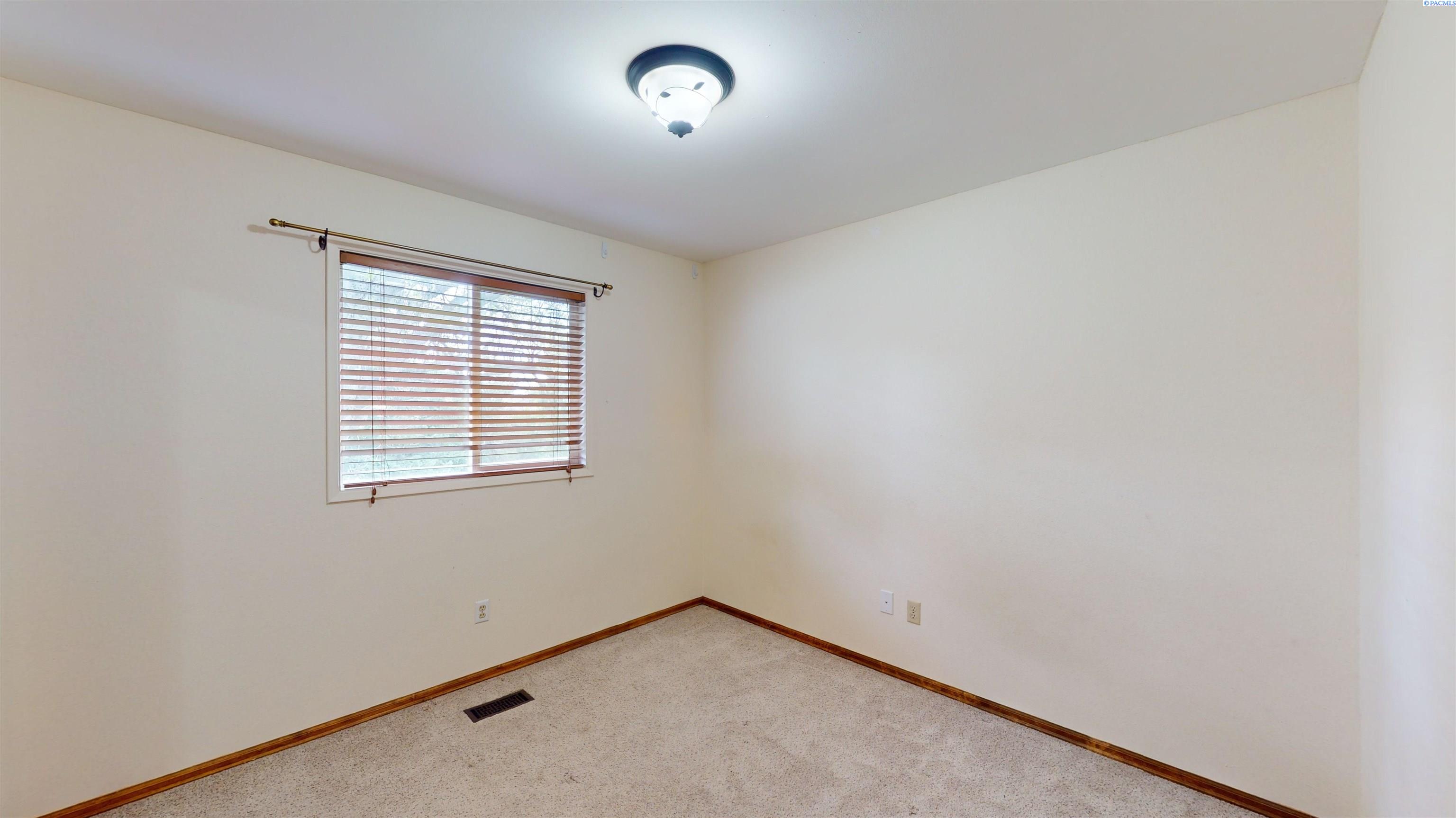890 SE Edge Knoll