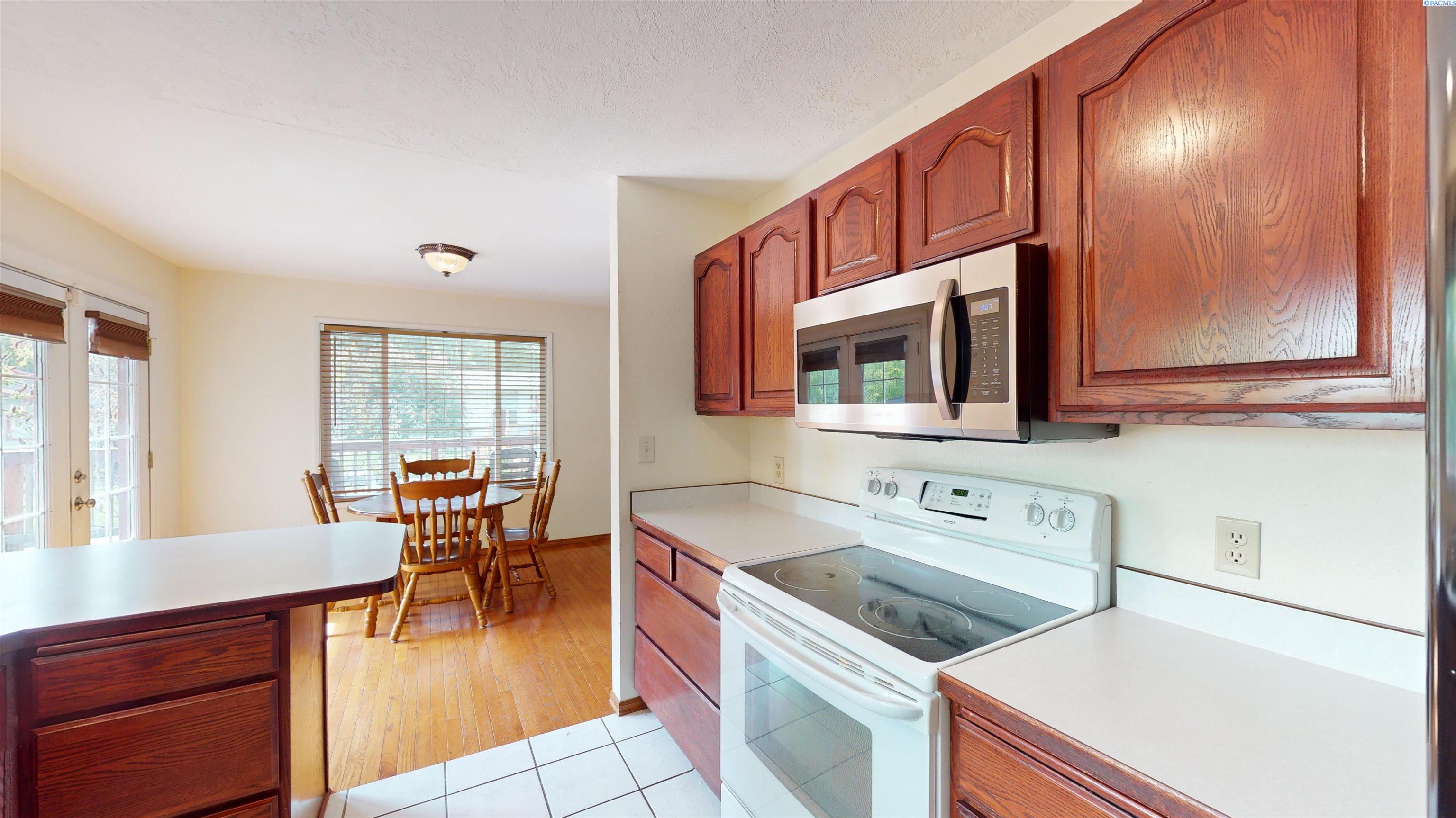 890 SE Edge Knoll