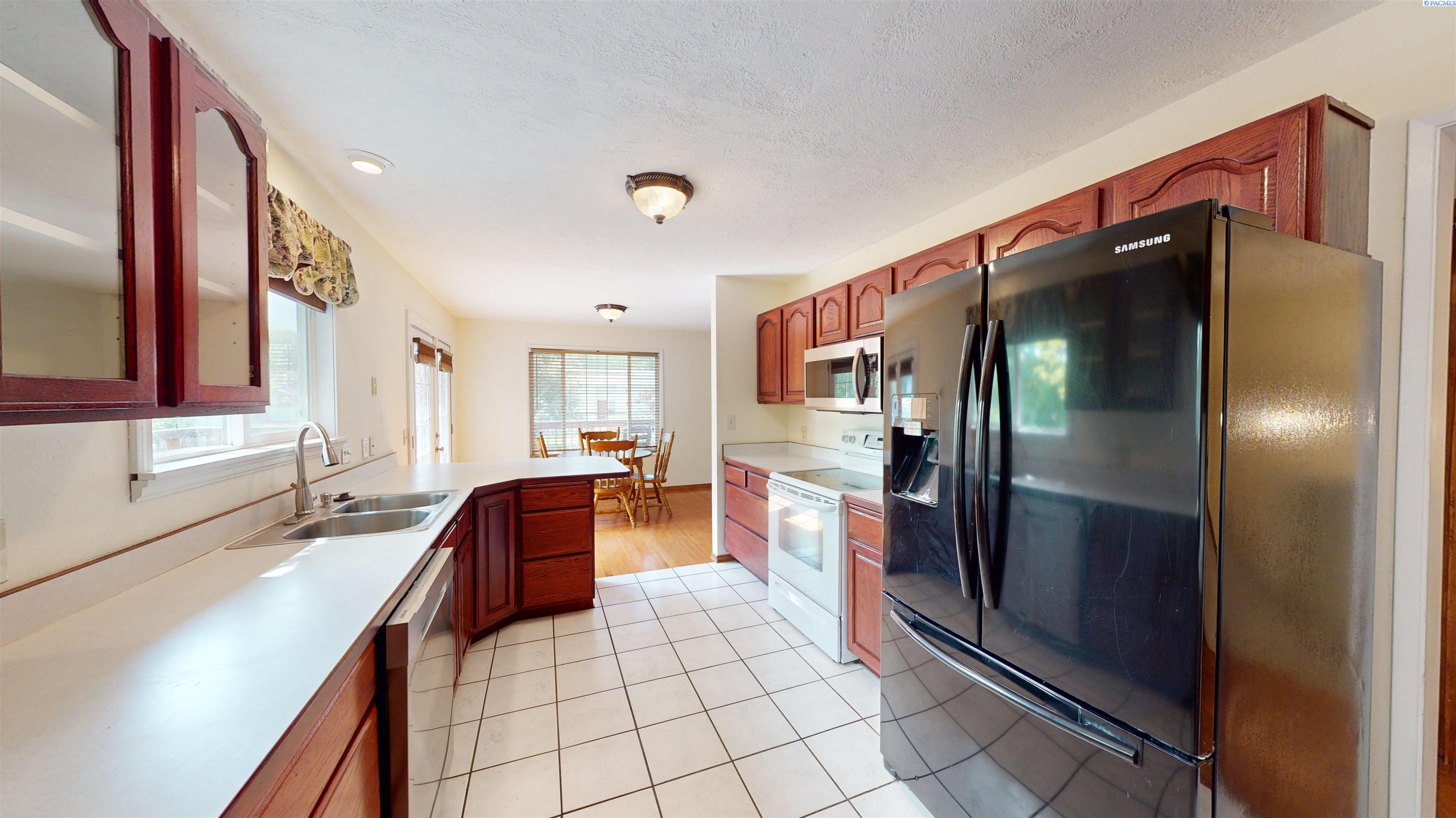890 SE Edge Knoll