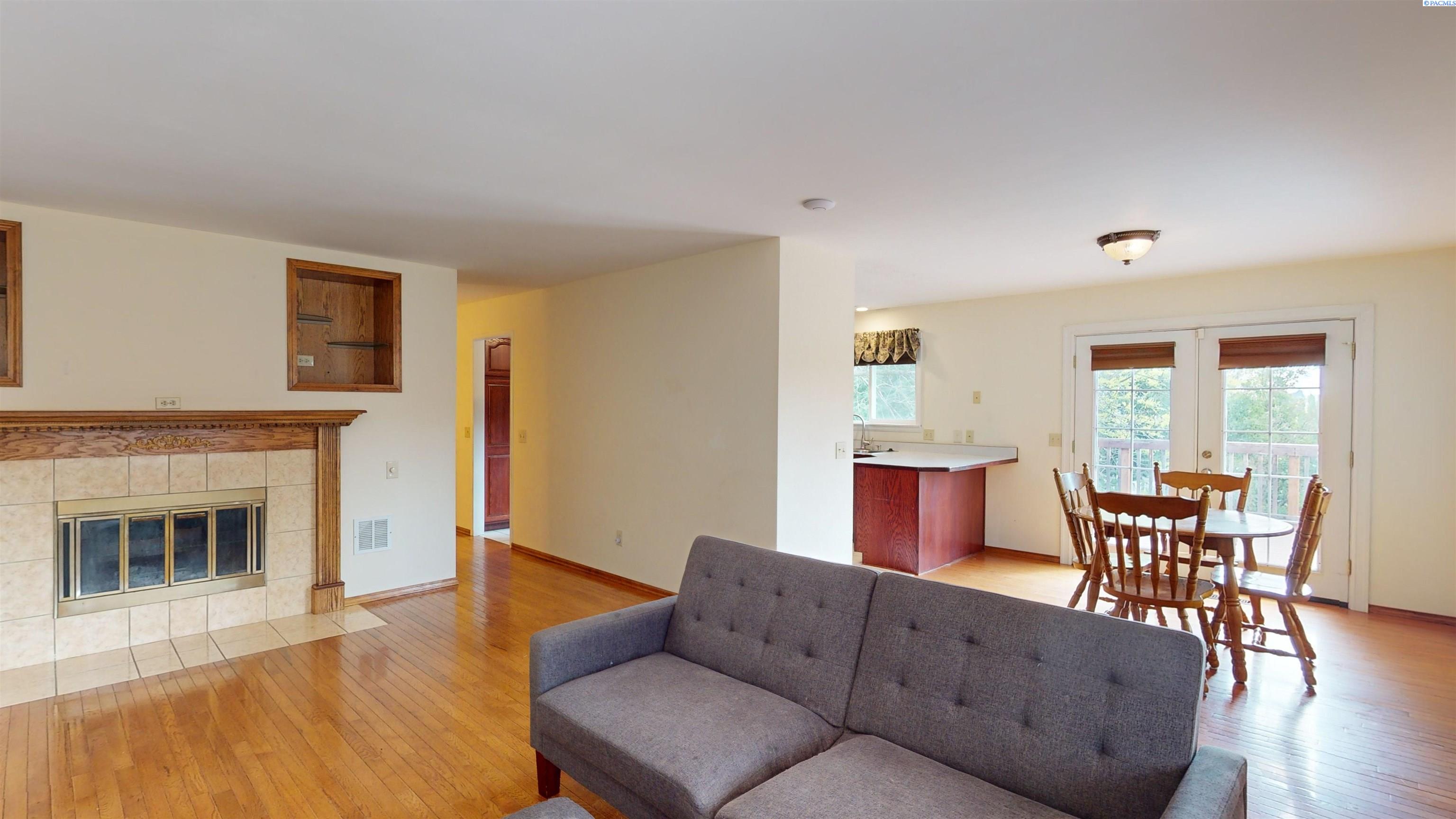 890 SE Edge Knoll