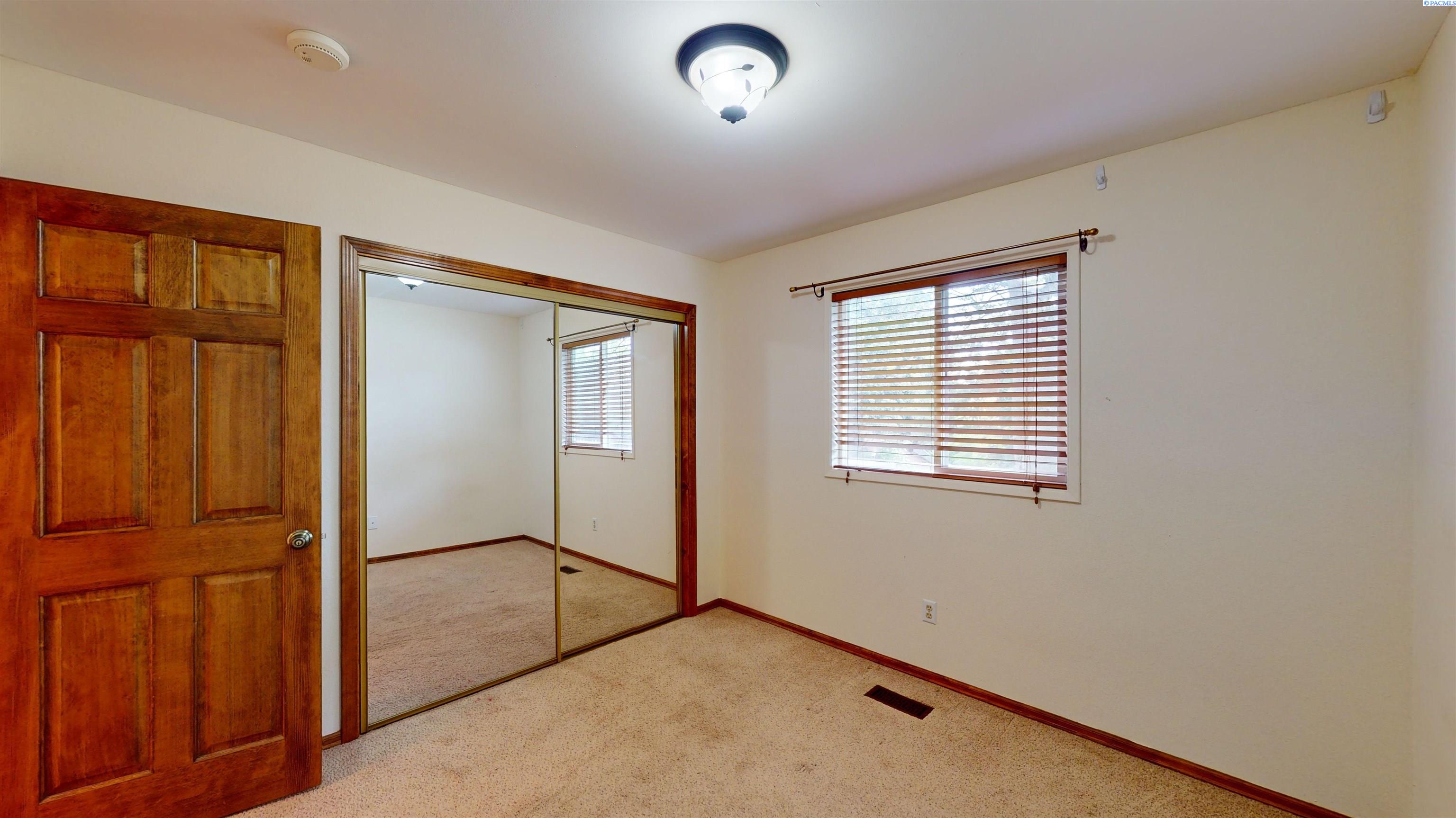 890 SE Edge Knoll