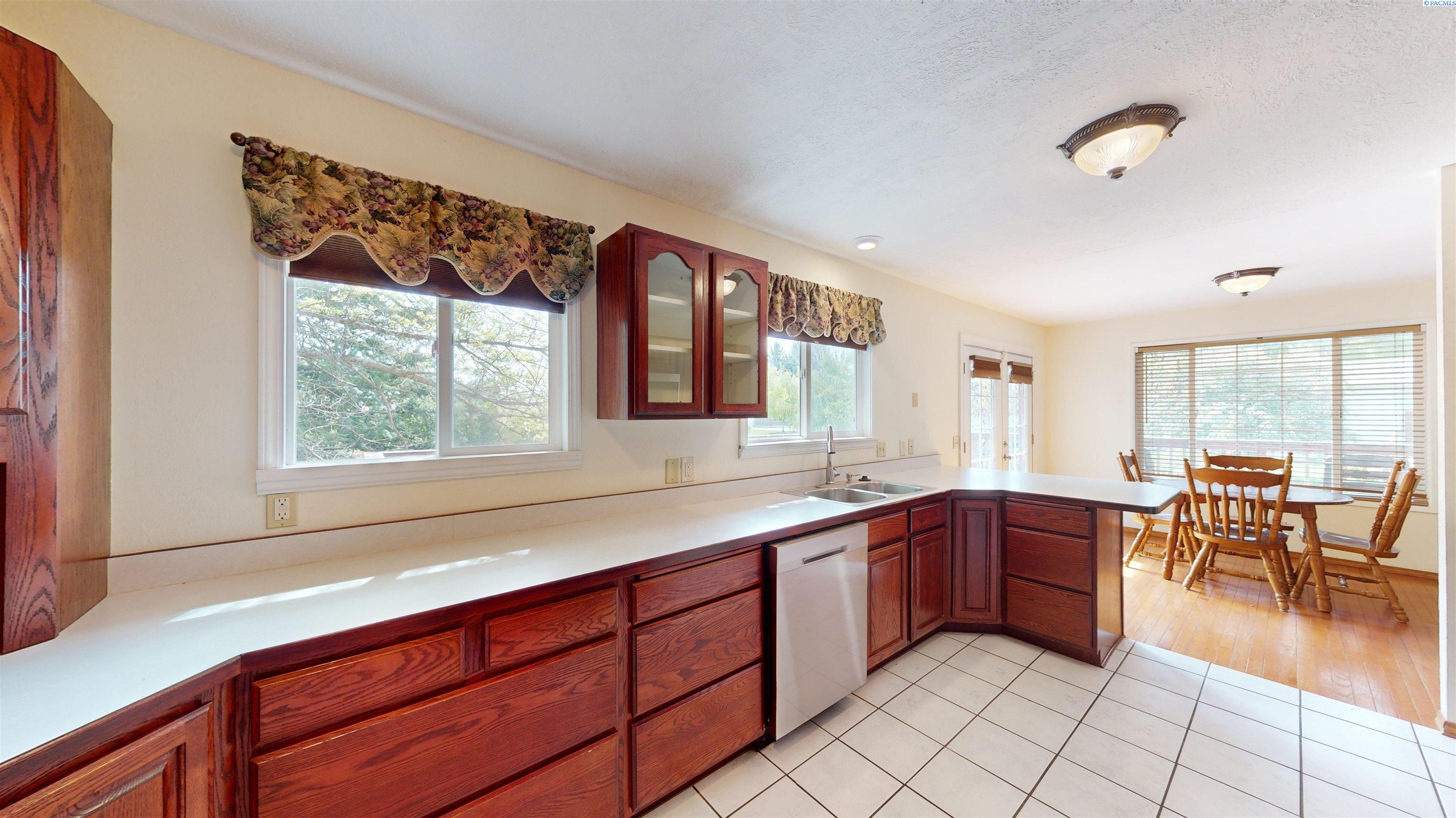 890 SE Edge Knoll
