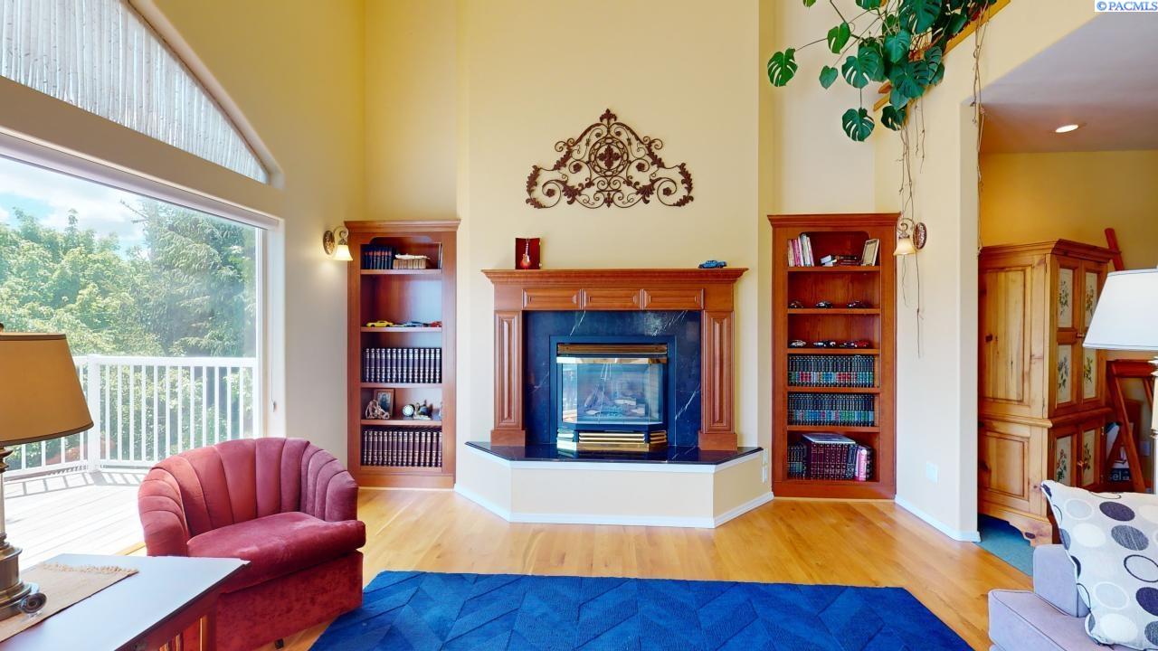 735 SW Derby Street