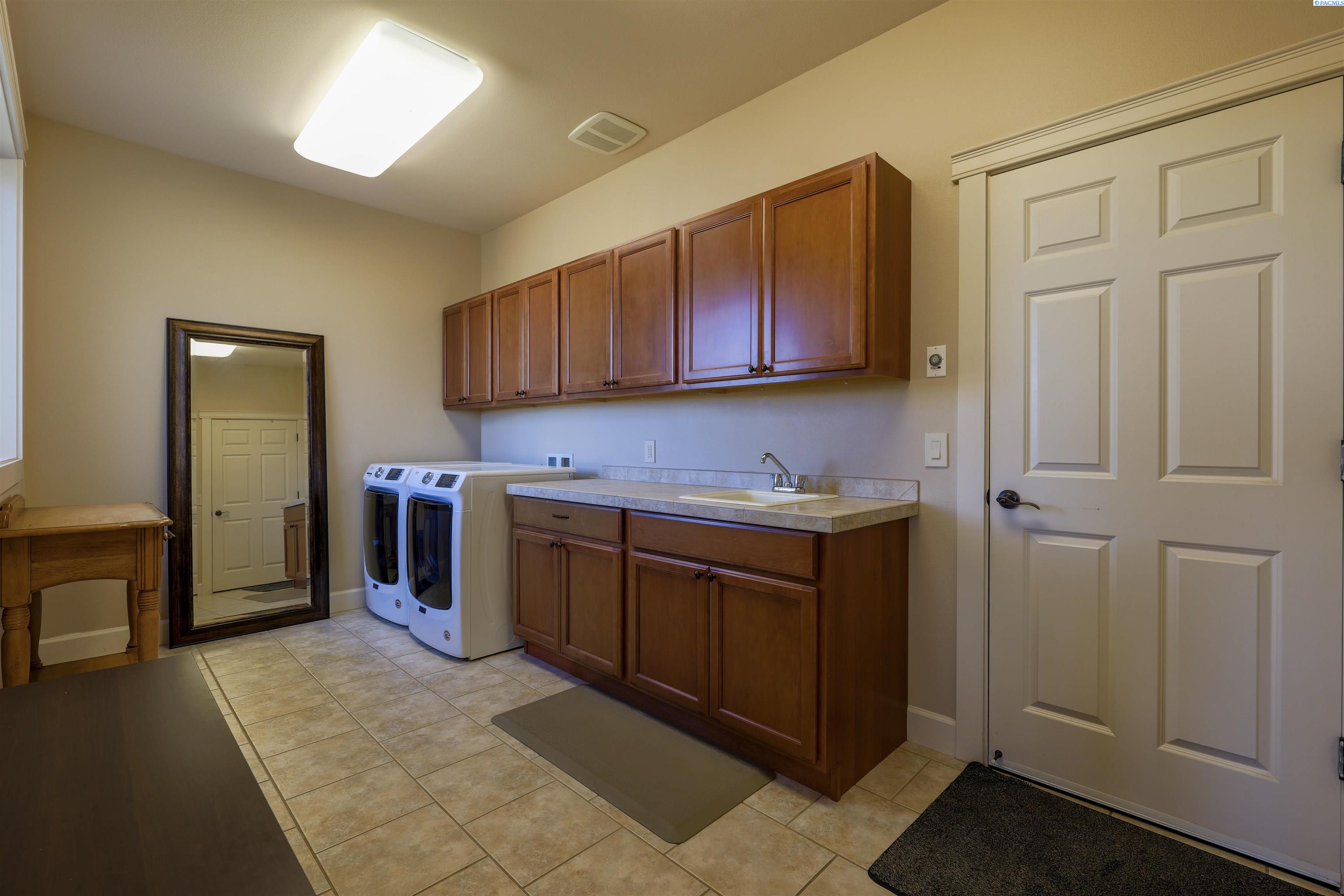 1725 SW Casey Ct.