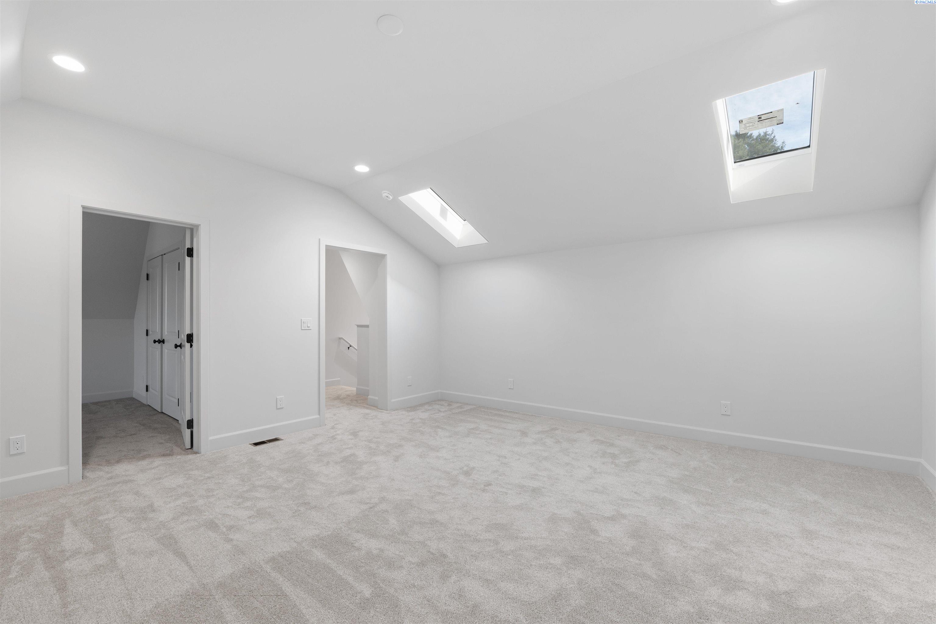 2045 NW Hidden View Ct #2