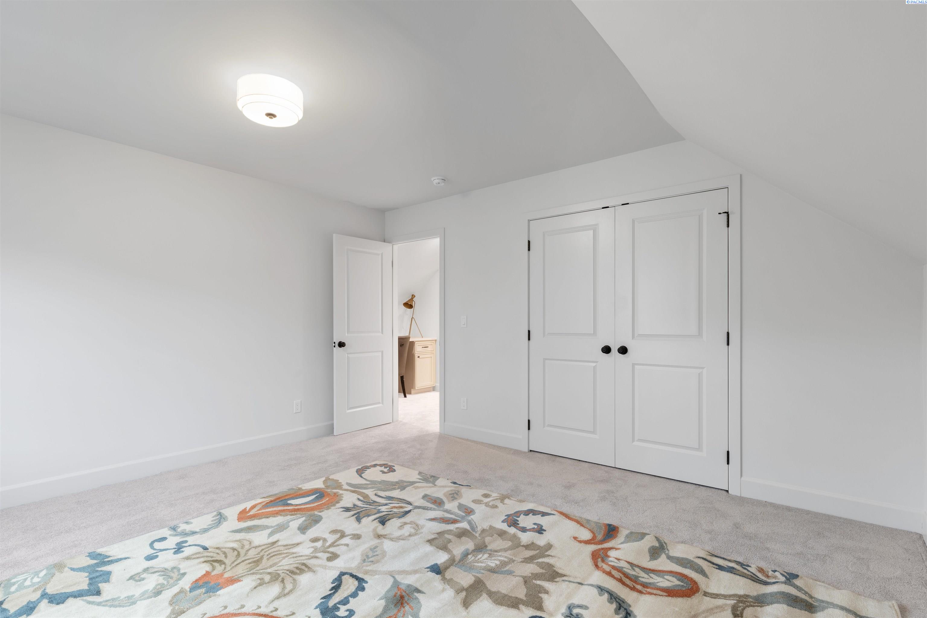 2045 NW Hidden View Ct #6