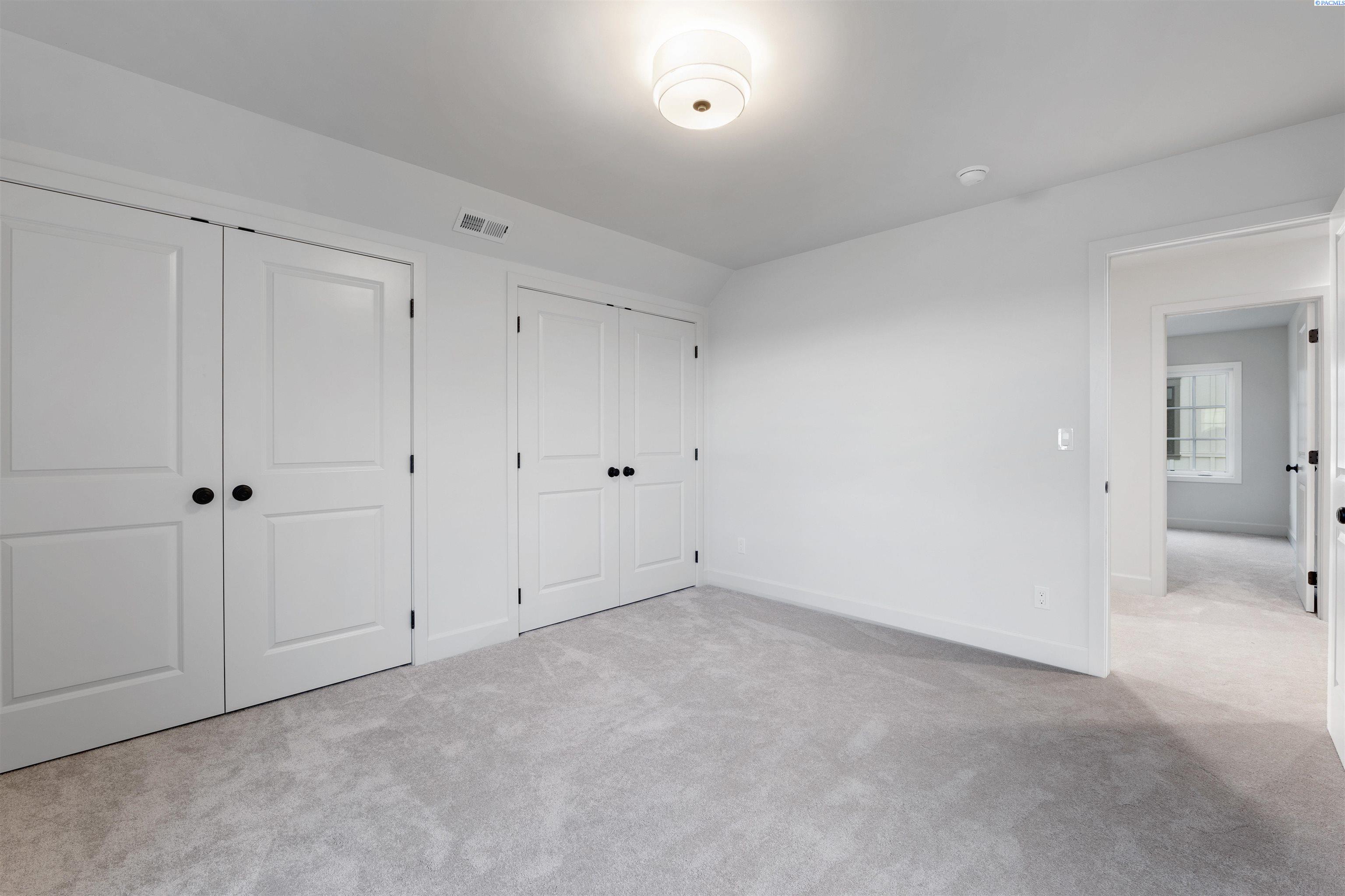 2045 NW Hidden View Ct #6