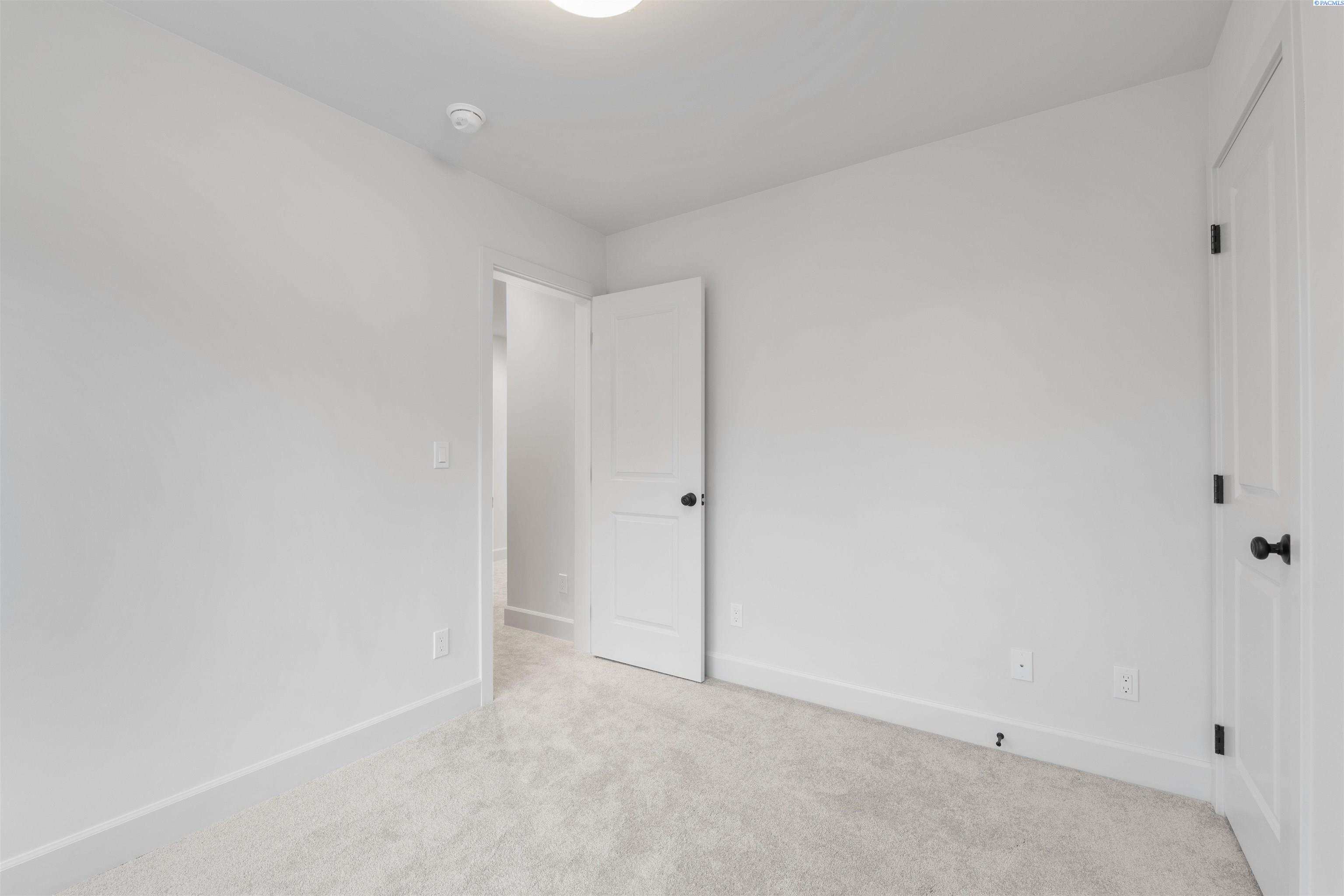 2045 NW Hidden View Ct #6