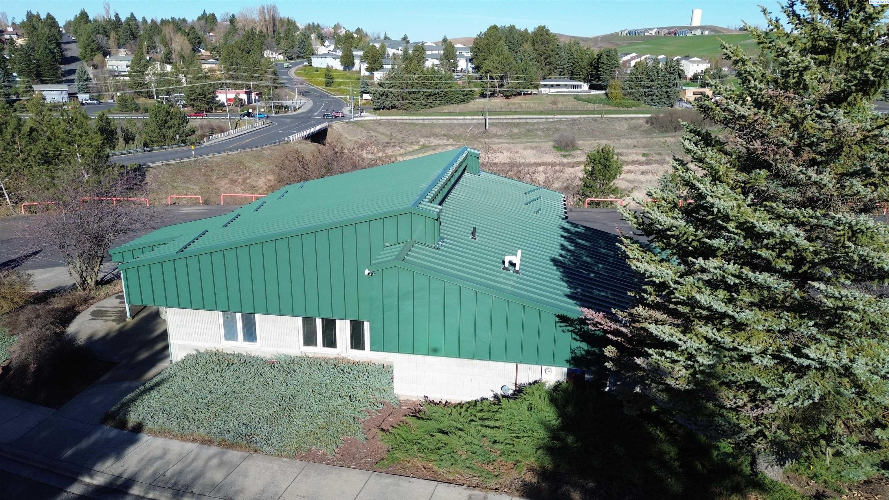 2255 NE Hopkins Ct.