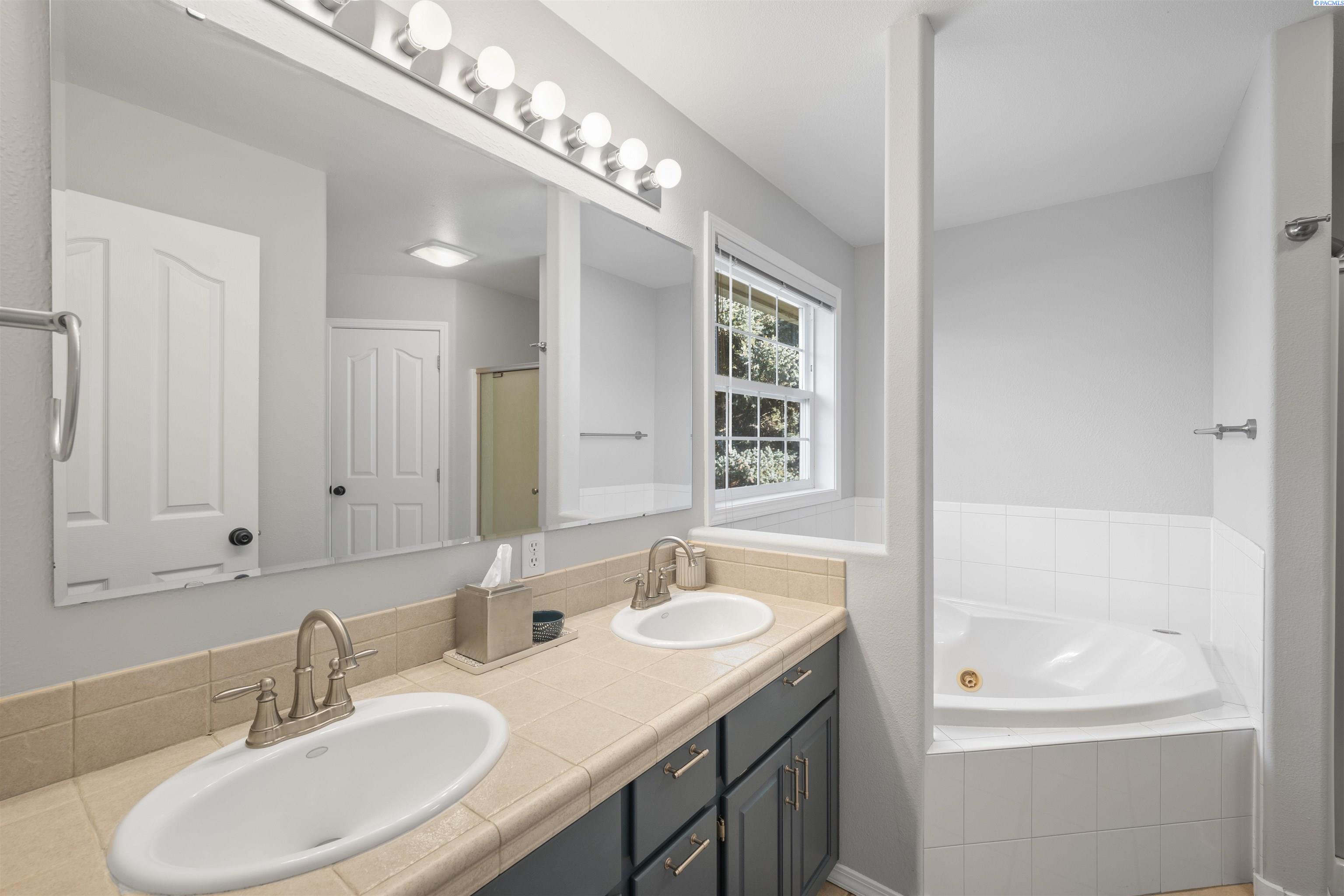 750 SE Edge Knoll