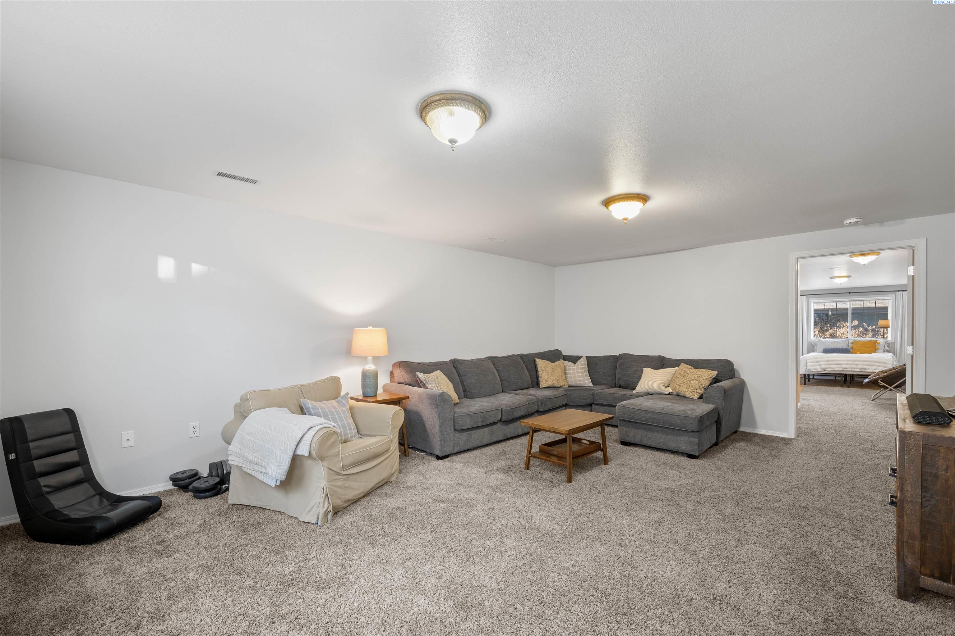 750 SE Edge Knoll