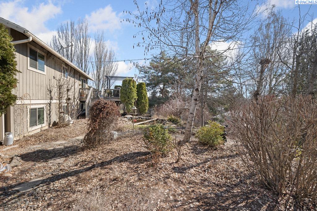 355 NW Thomas Street