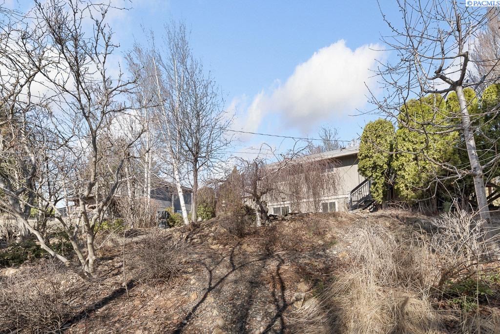 355 NW Thomas Street