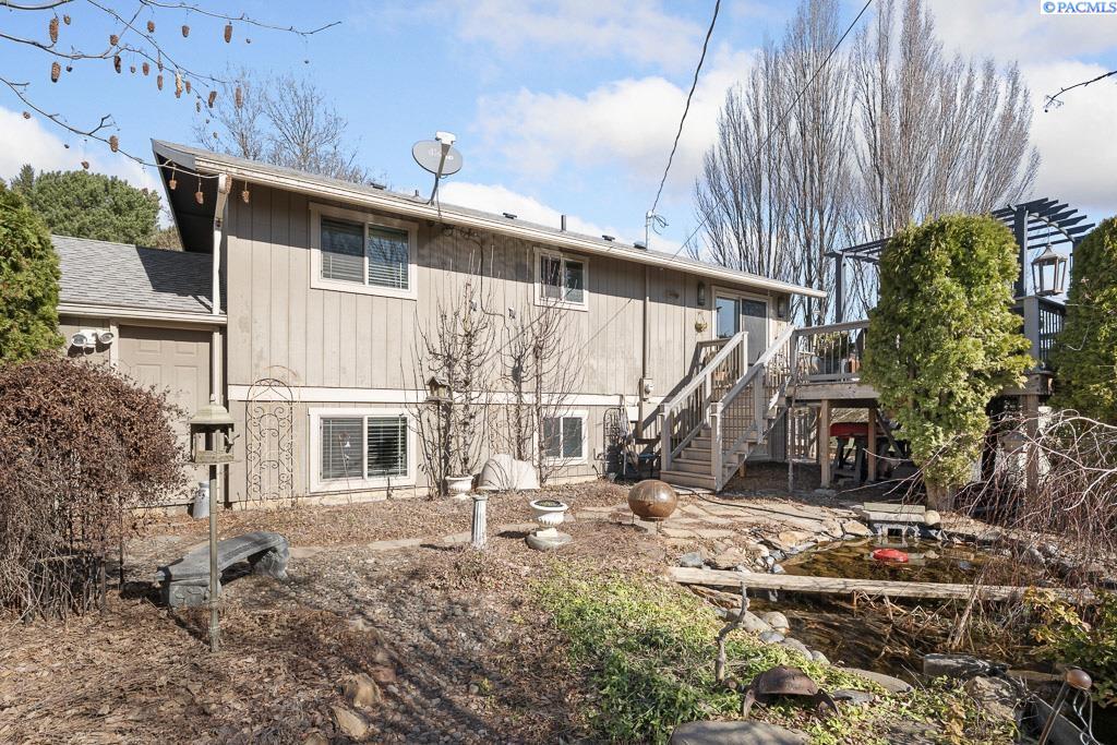 355 NW Thomas Street