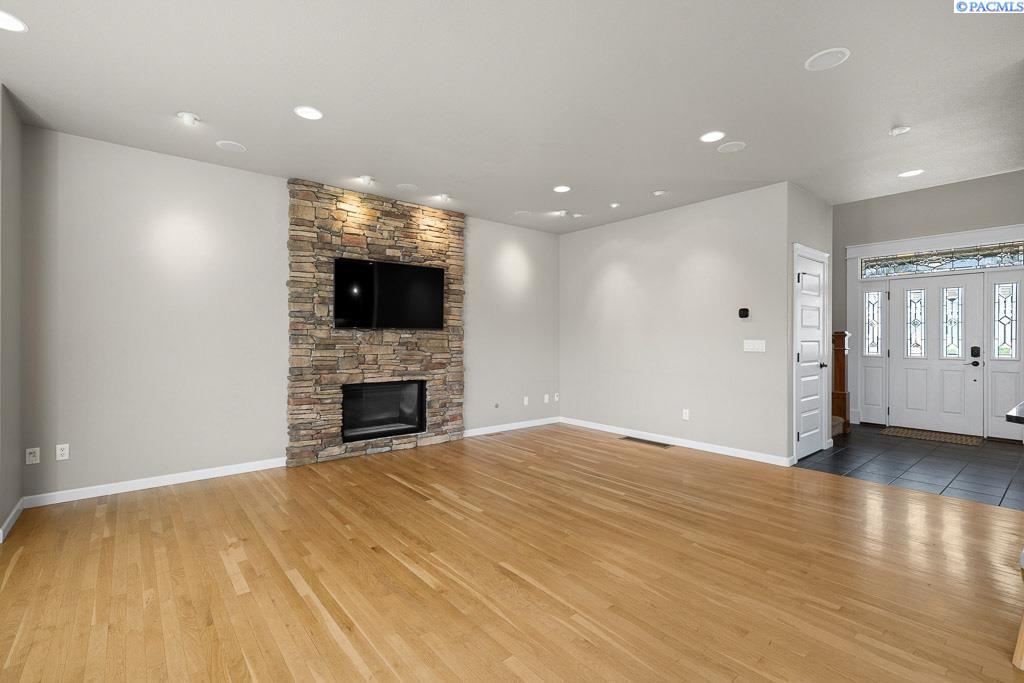 2315 NW PRAIRIE VIEW DR