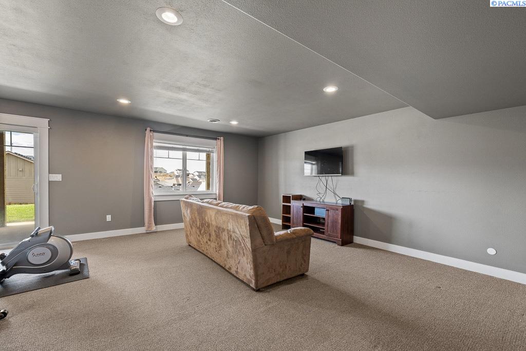 2315 NW PRAIRIE VIEW DR