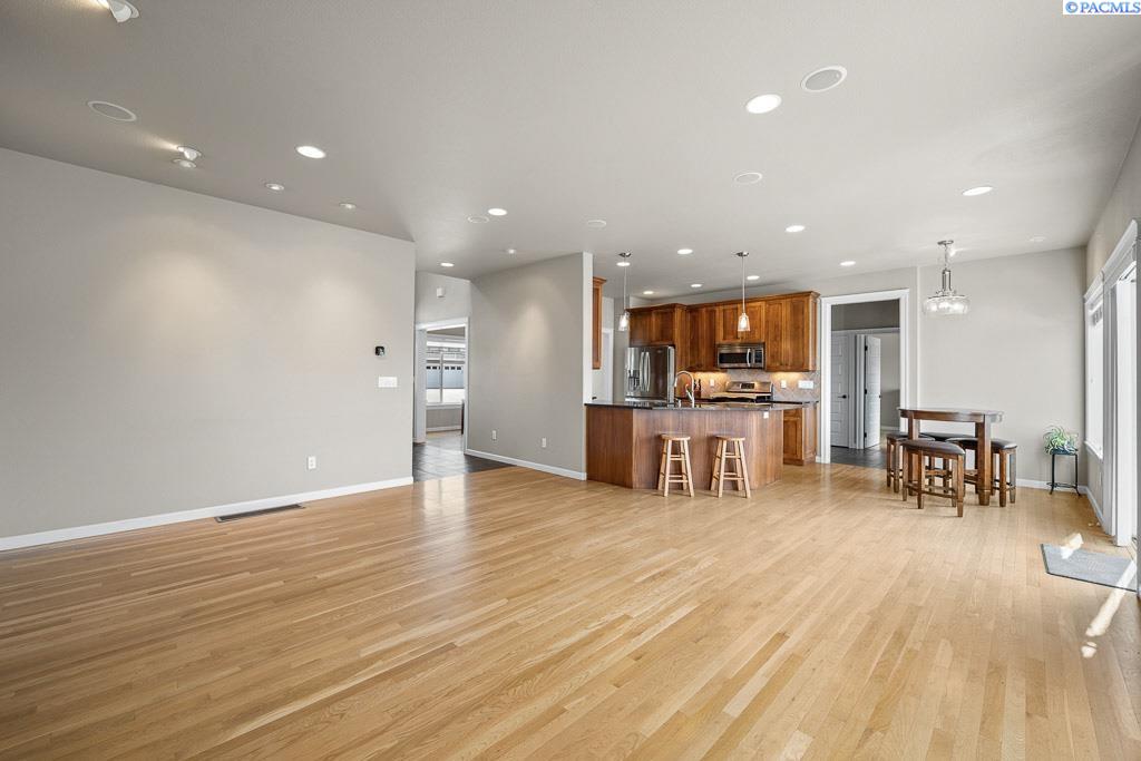 2315 NW PRAIRIE VIEW DR