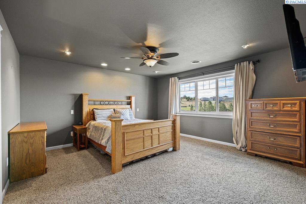 2315 NW PRAIRIE VIEW DR