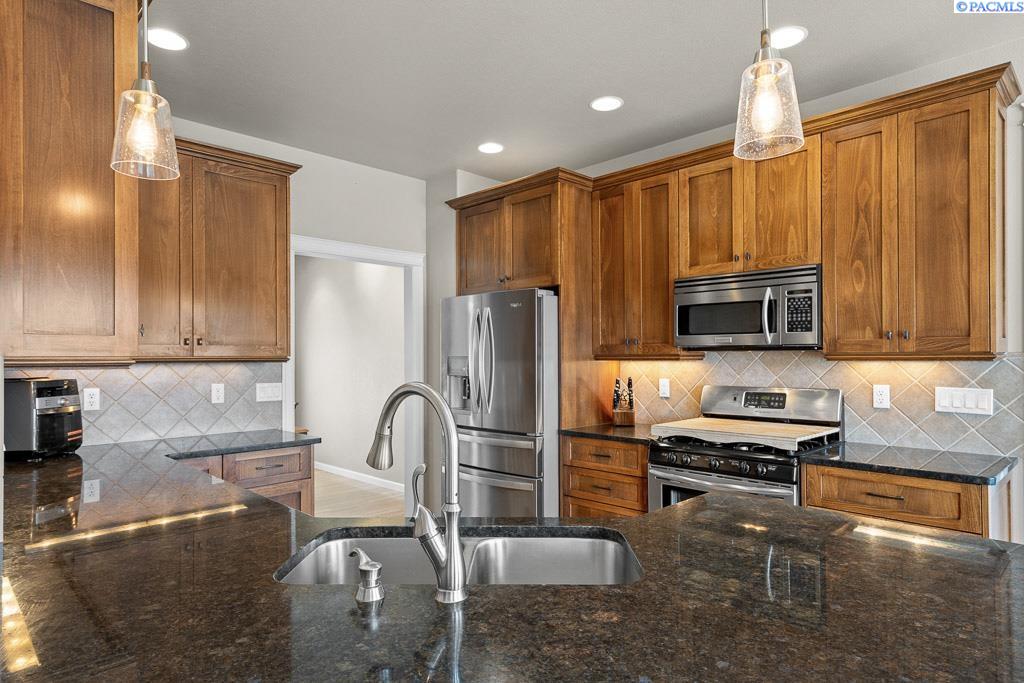 2315 NW PRAIRIE VIEW DR