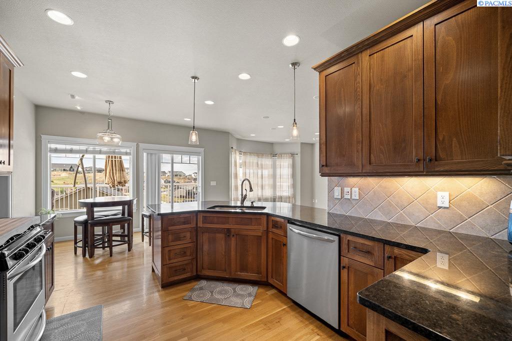 2315 NW PRAIRIE VIEW DR