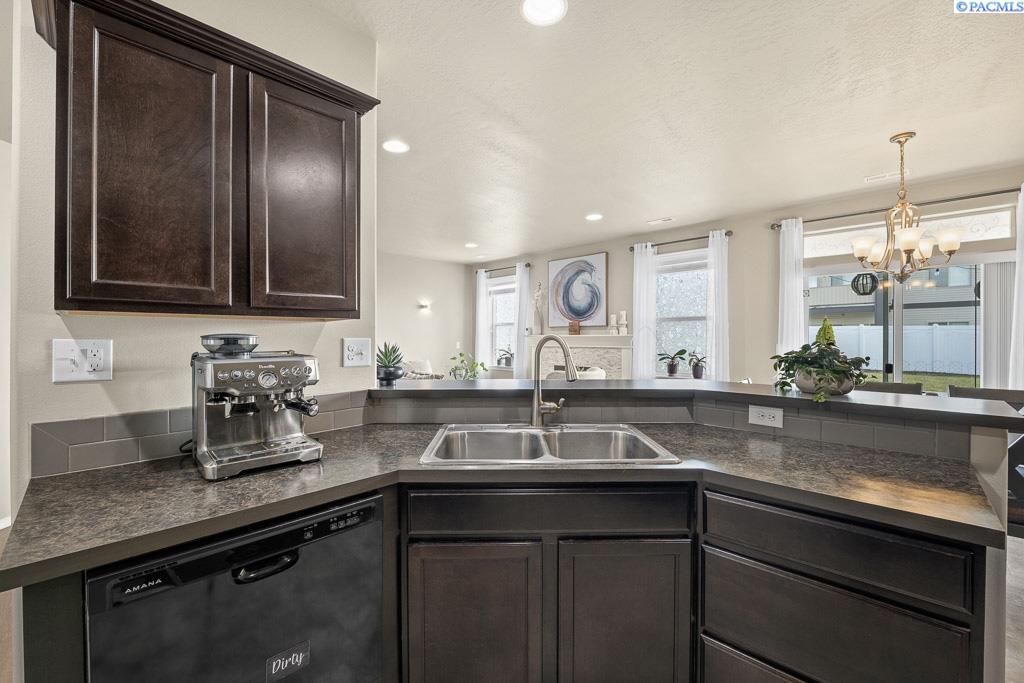 690 SW Wheat Ridge DR