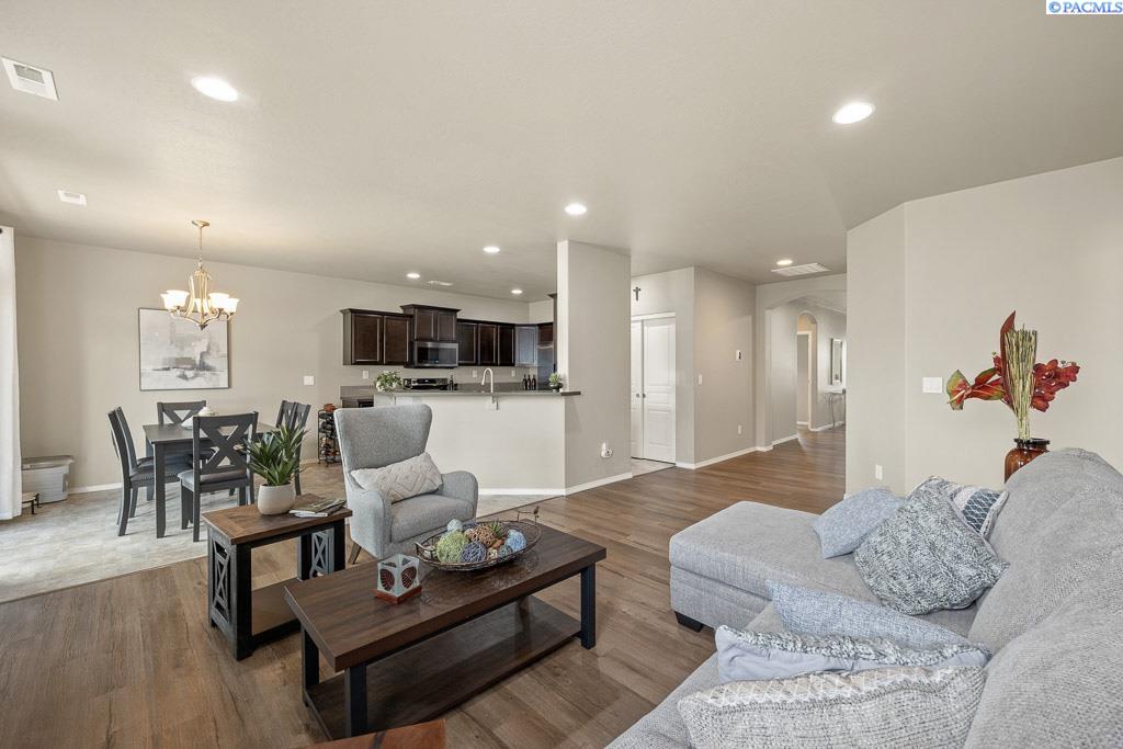 690 SW Wheat Ridge DR