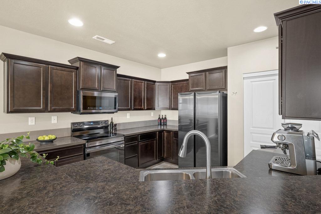 690 SW Wheat Ridge DR