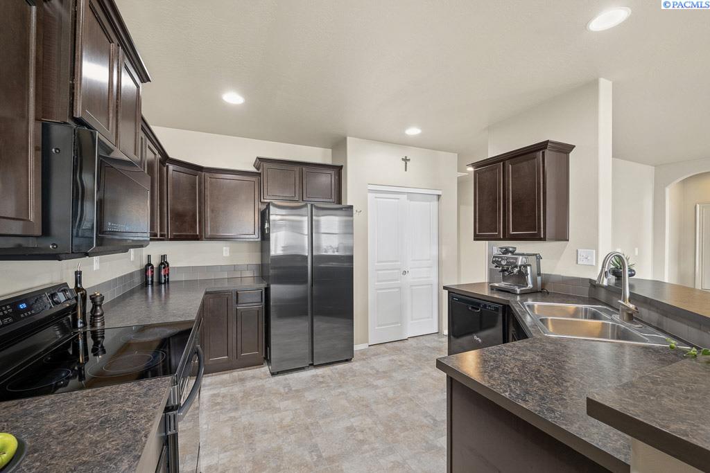 690 SW Wheat Ridge DR