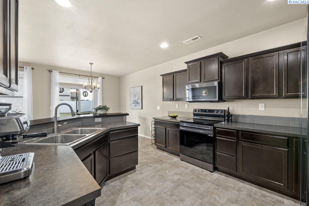 690 SW Wheat Ridge DR