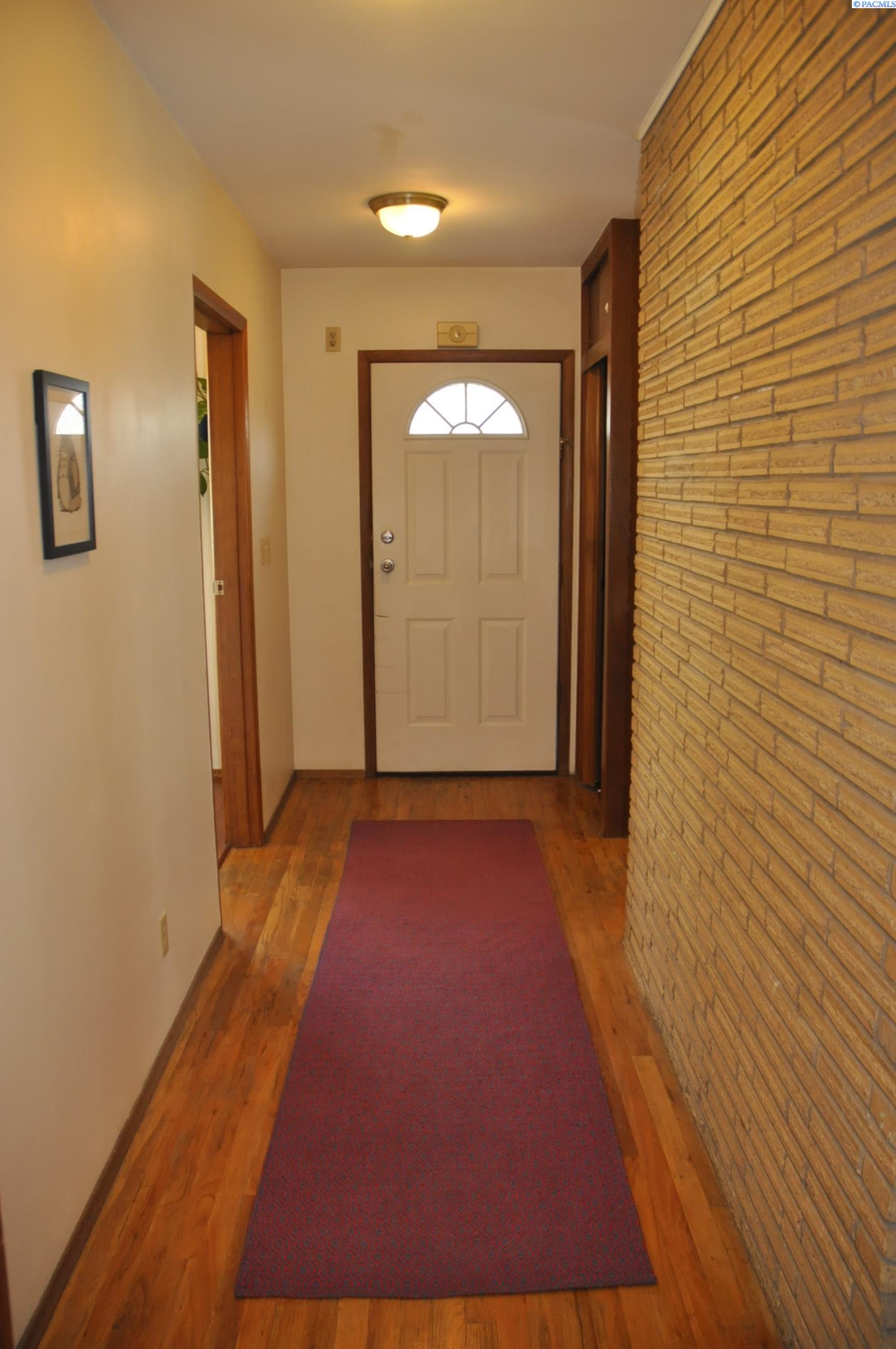 145-147 NW Webb Street