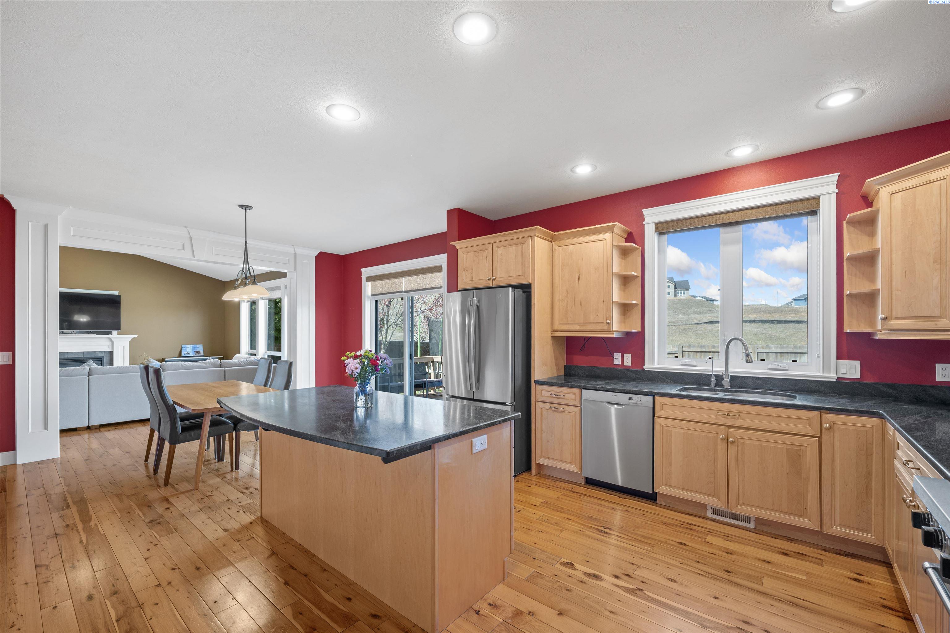 960 SW Center Street
