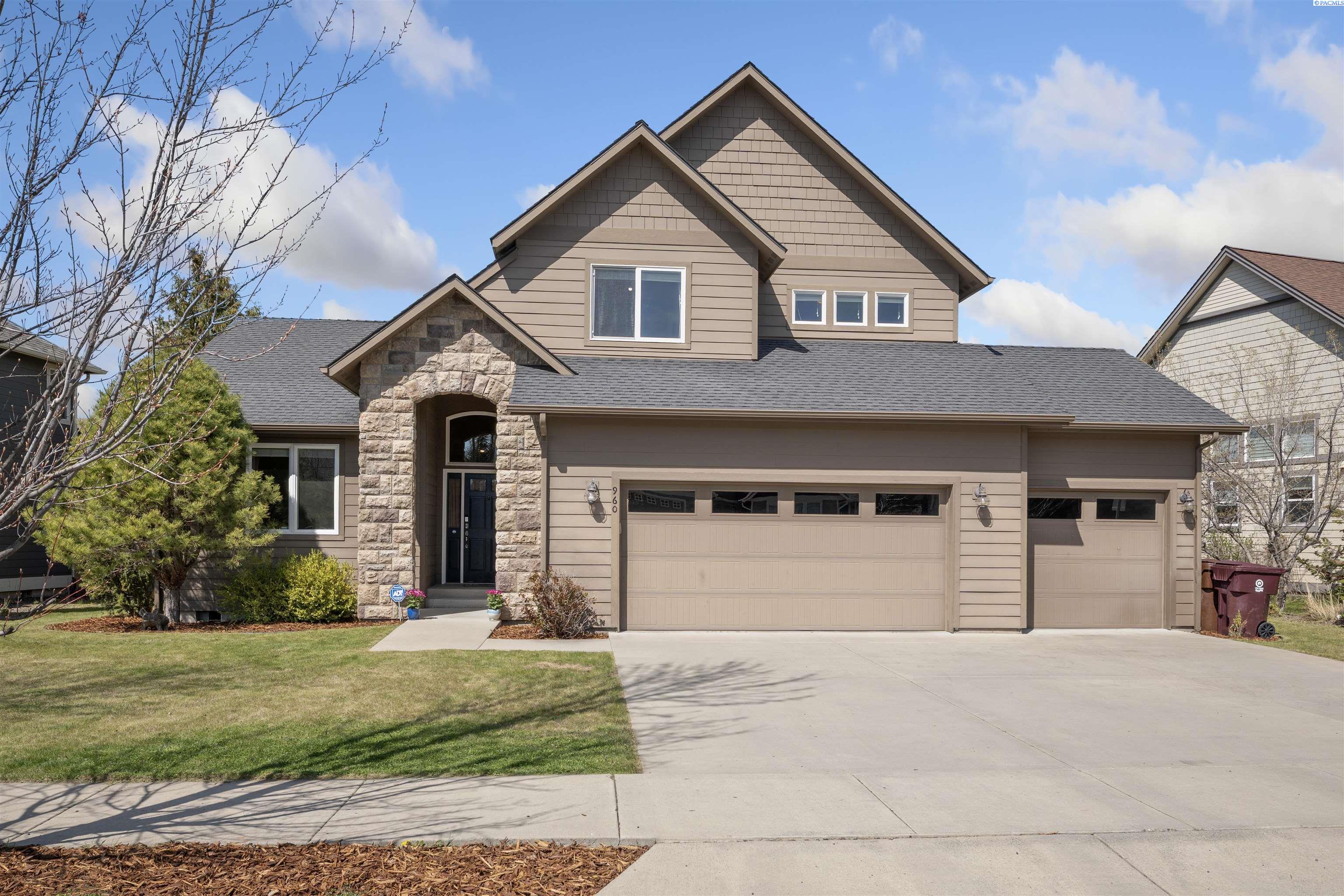 960 SW Center Street