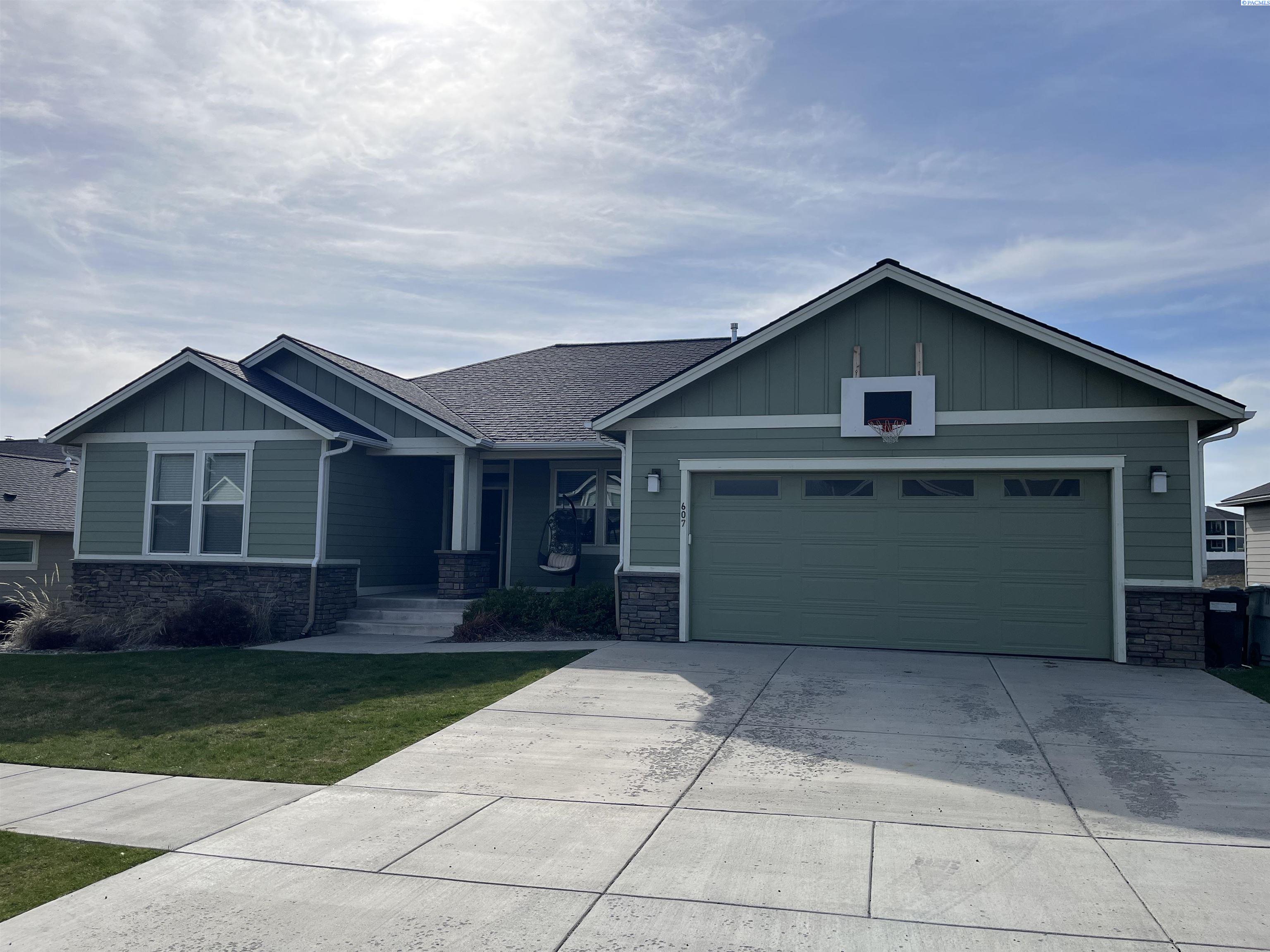 607 SW Panorama Drive