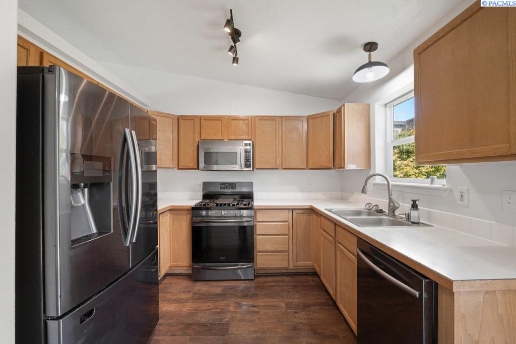 1940 NW Valhalla Dr
