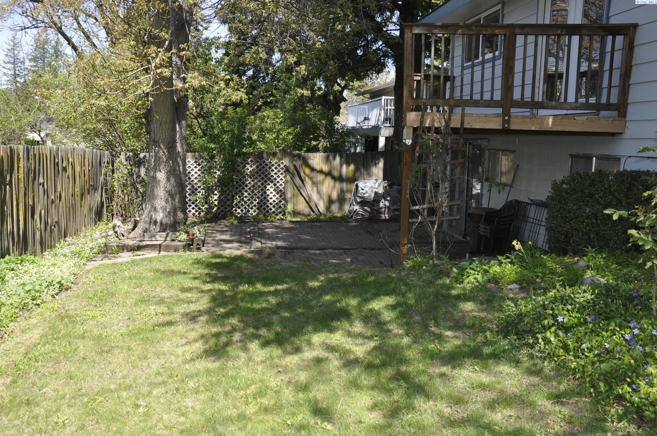 1025 NE Creston