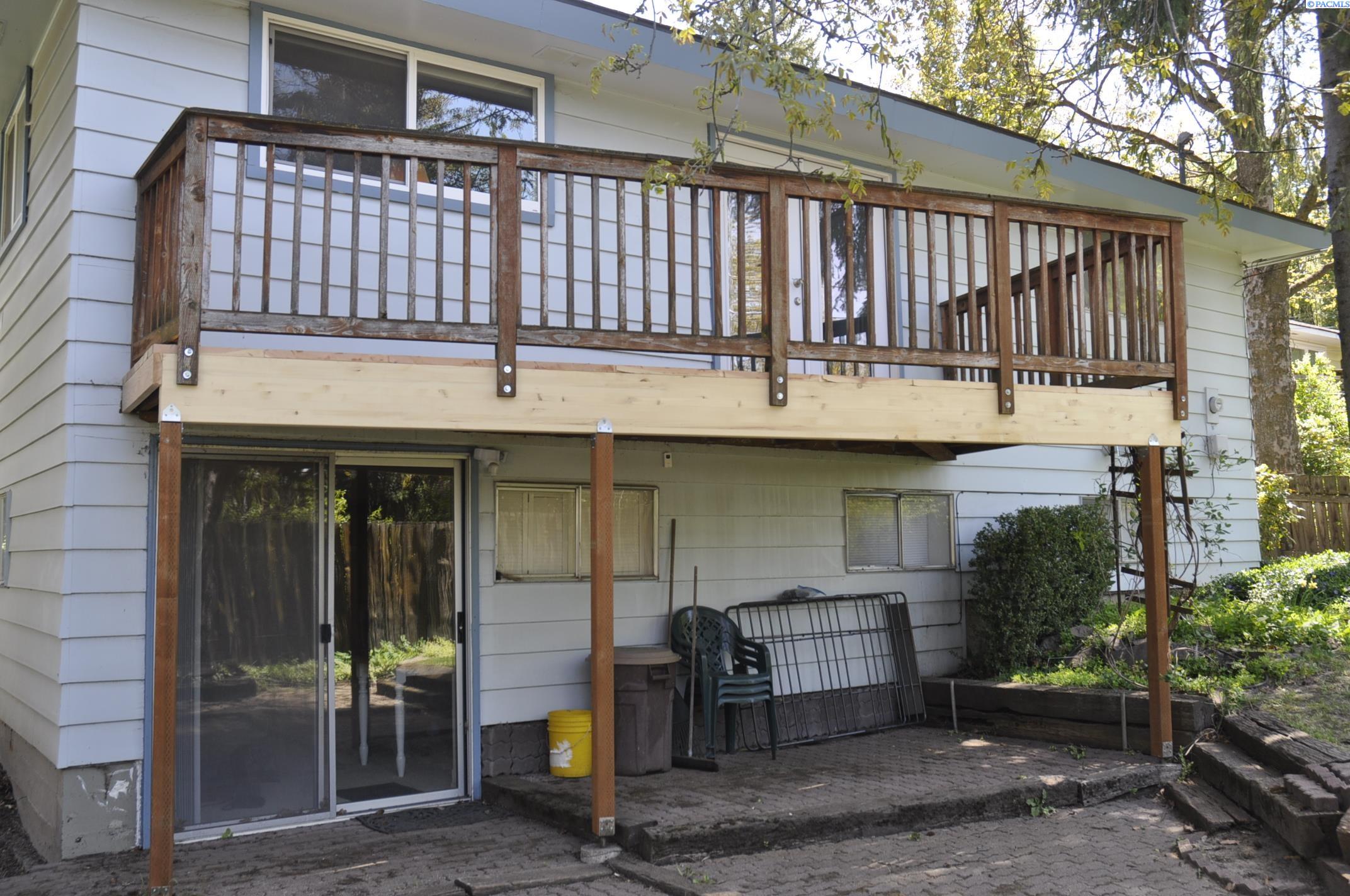 1025 NE Creston