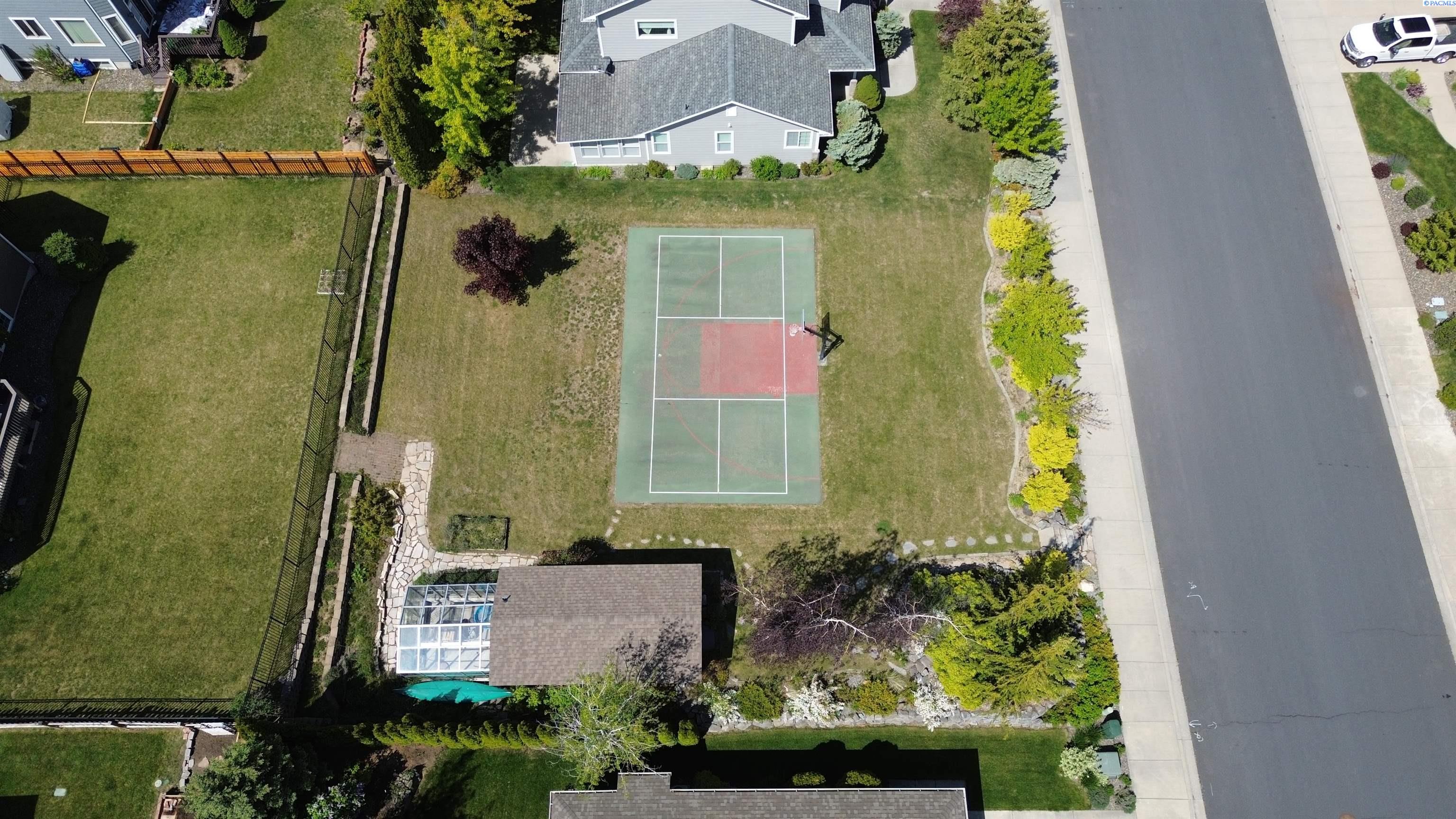 1125 SW Crestview Street