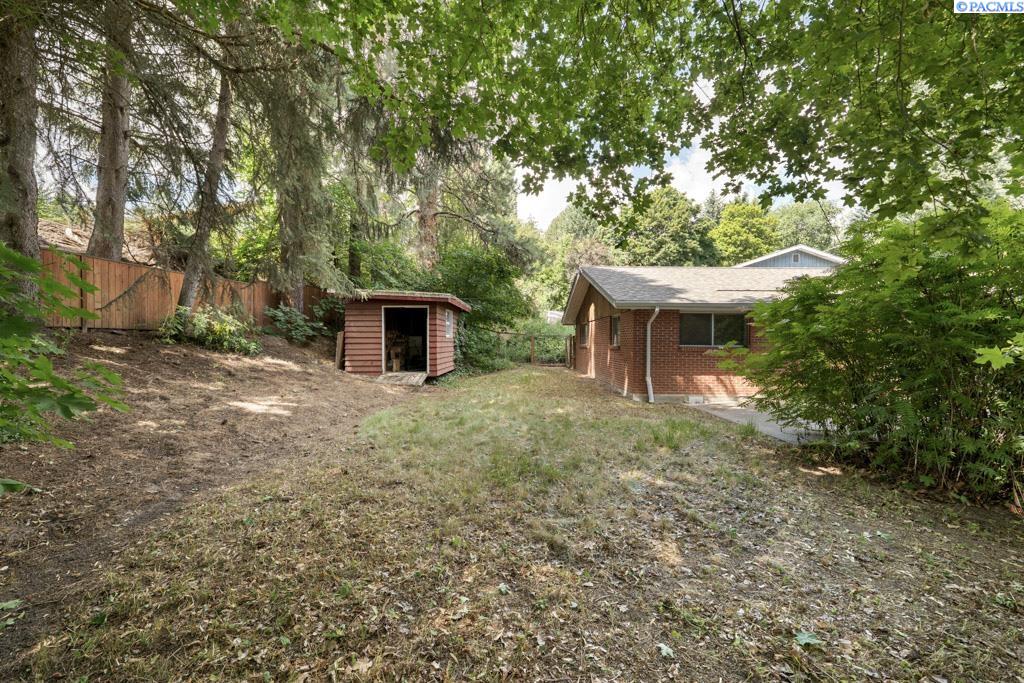635 SW Dawnview Ct.