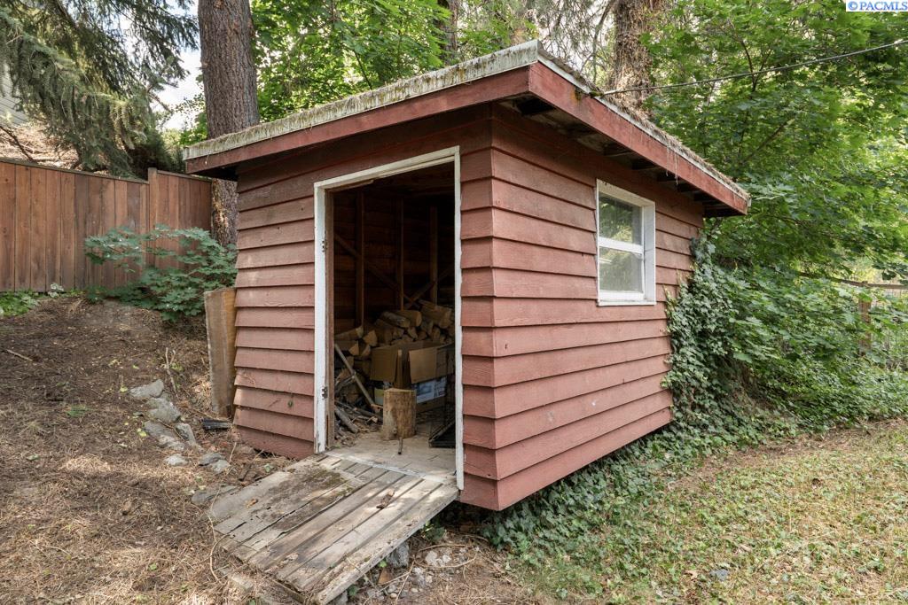 635 SW Dawnview Ct.