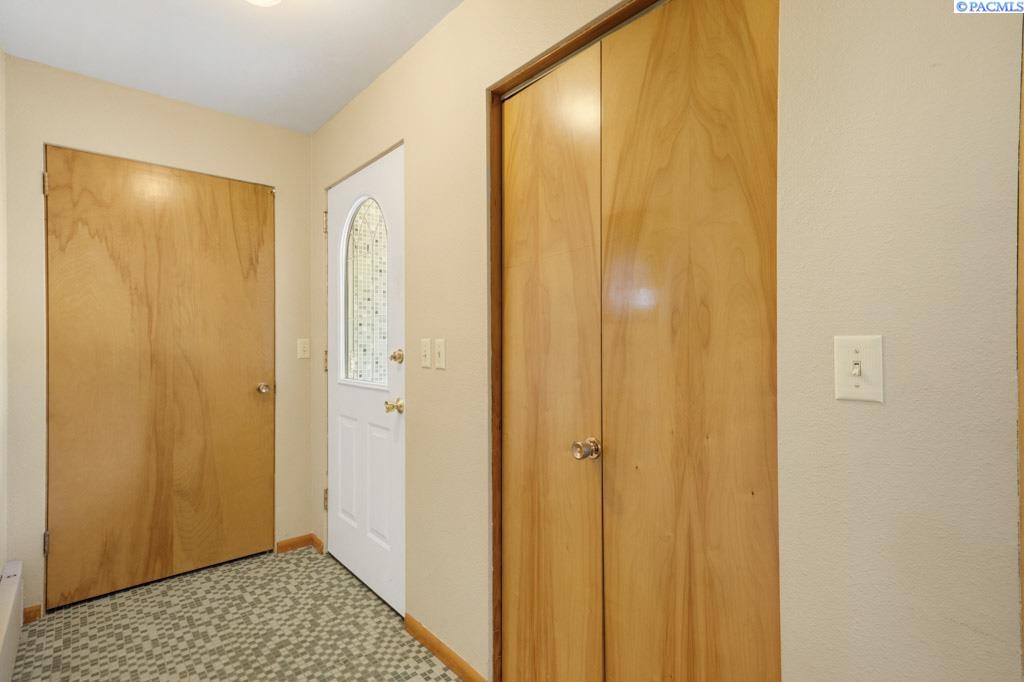635 SW Dawnview Ct.