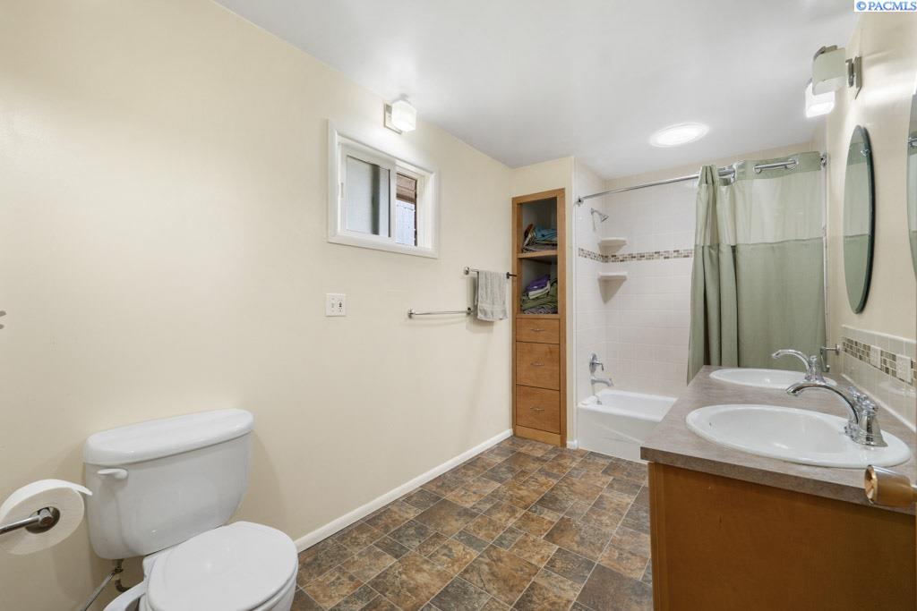 635 SW Dawnview Ct.