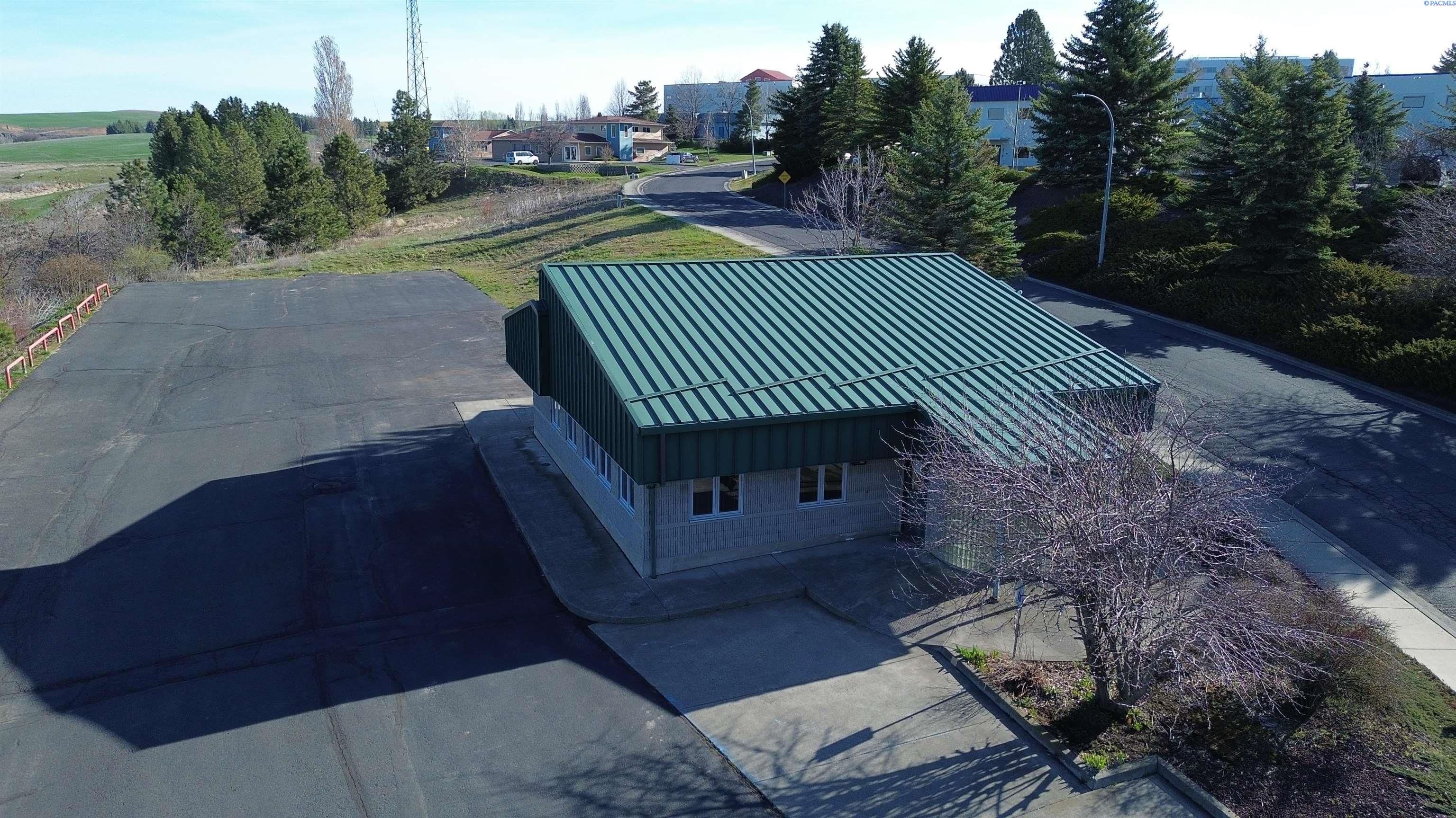 2255 NE Hopkins Ct.