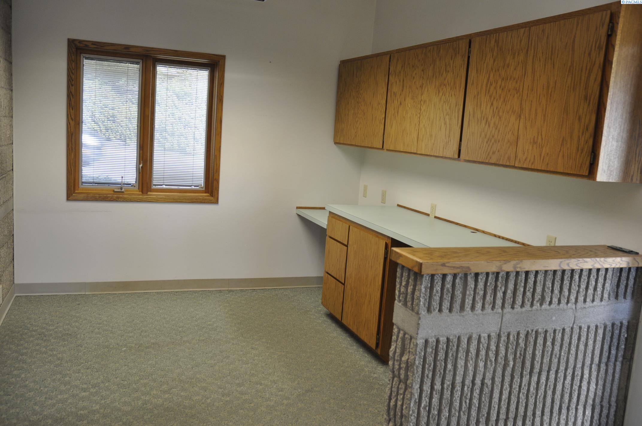 2255 NE Hopkins Ct.